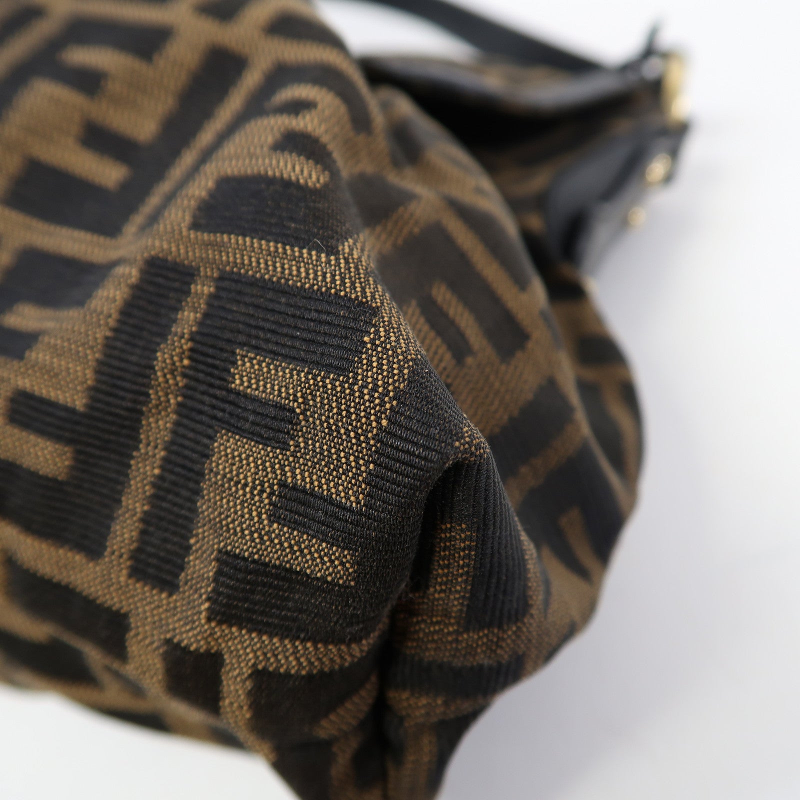 FENDI 帆布Shoulder Bag金扣肩背袋啡色