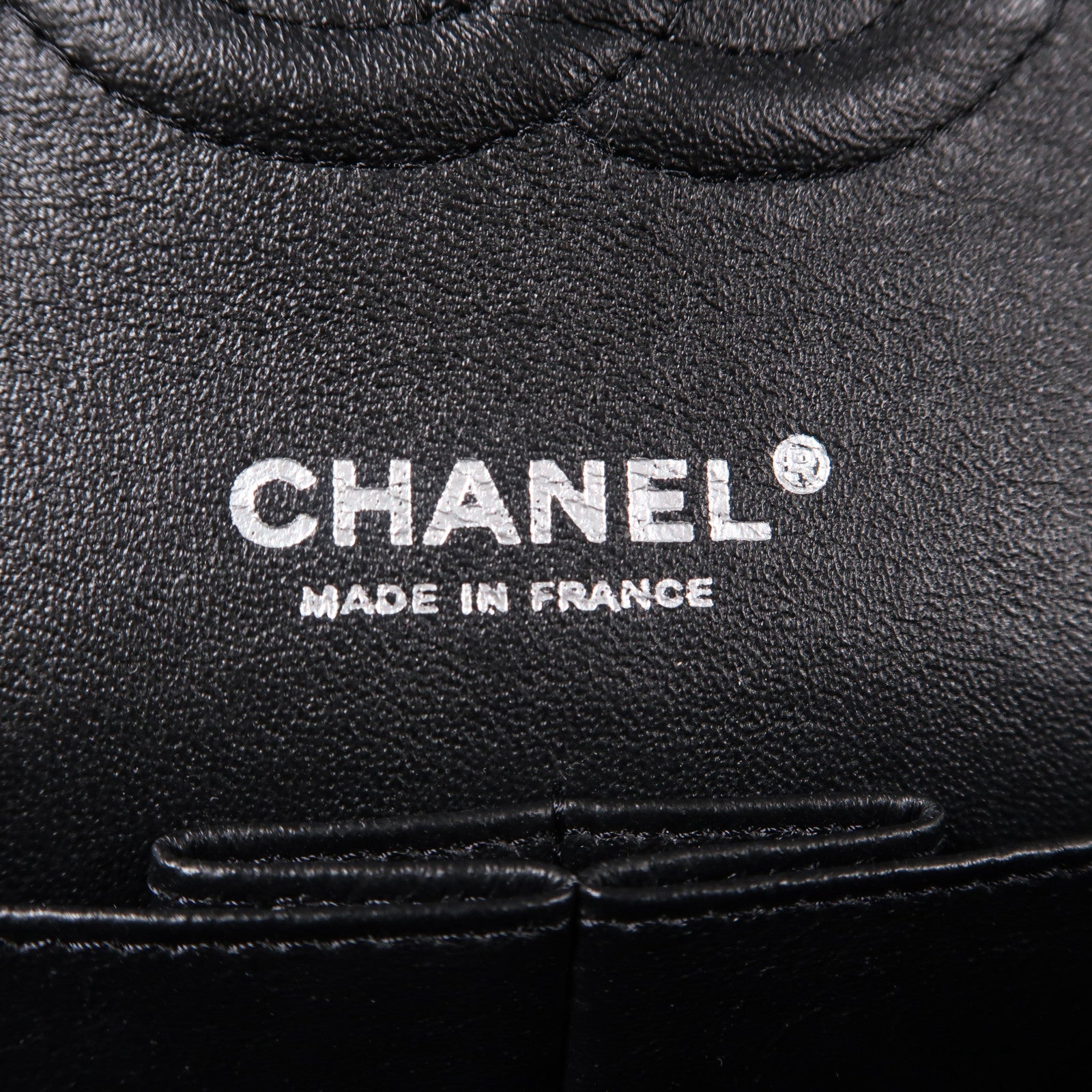 CHANEL 菱格Caviar皮革Classic Flap 25銀扣鏈帶肩背袋黑色