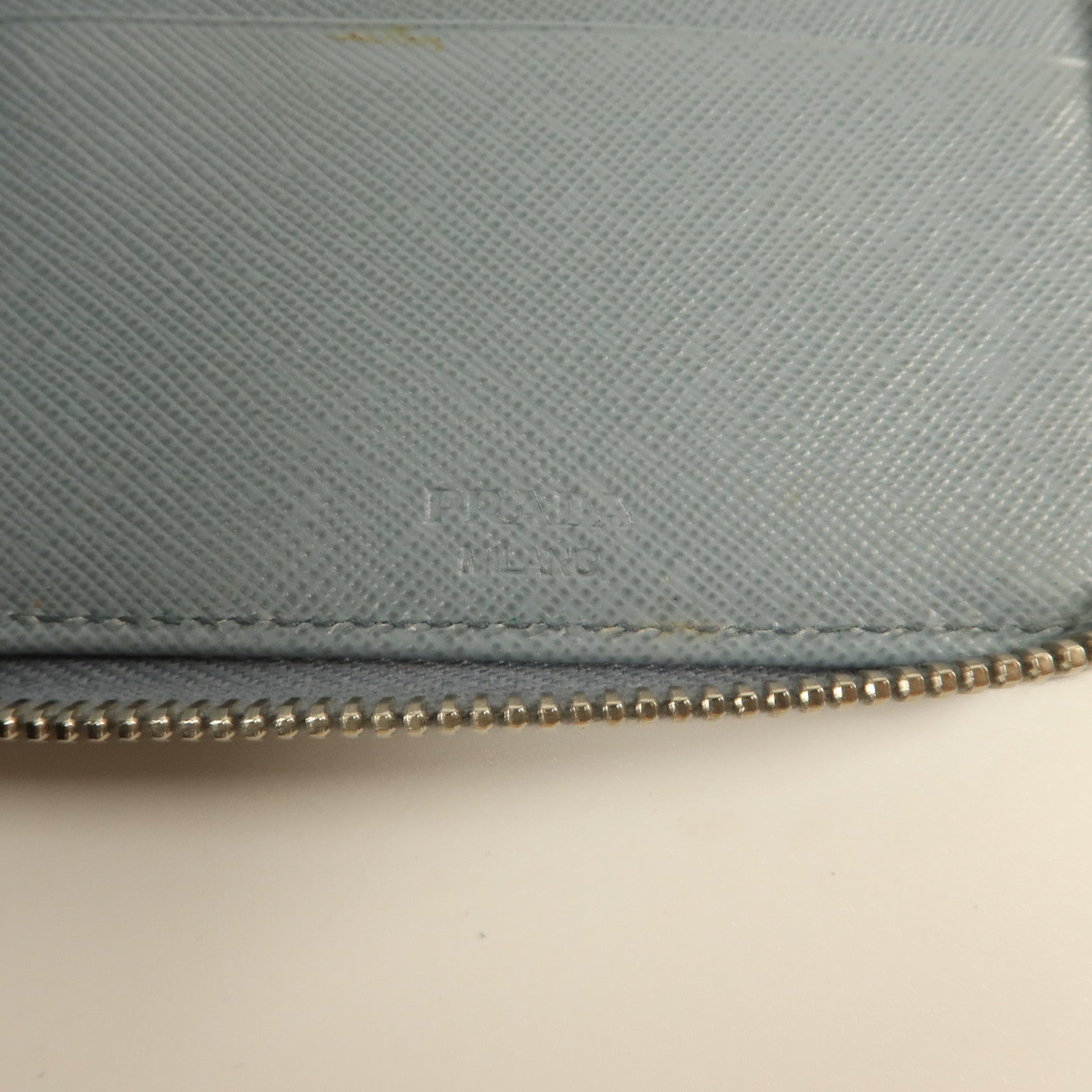 PRADA Saffiano皮革Zip Travel Wallet長錢包