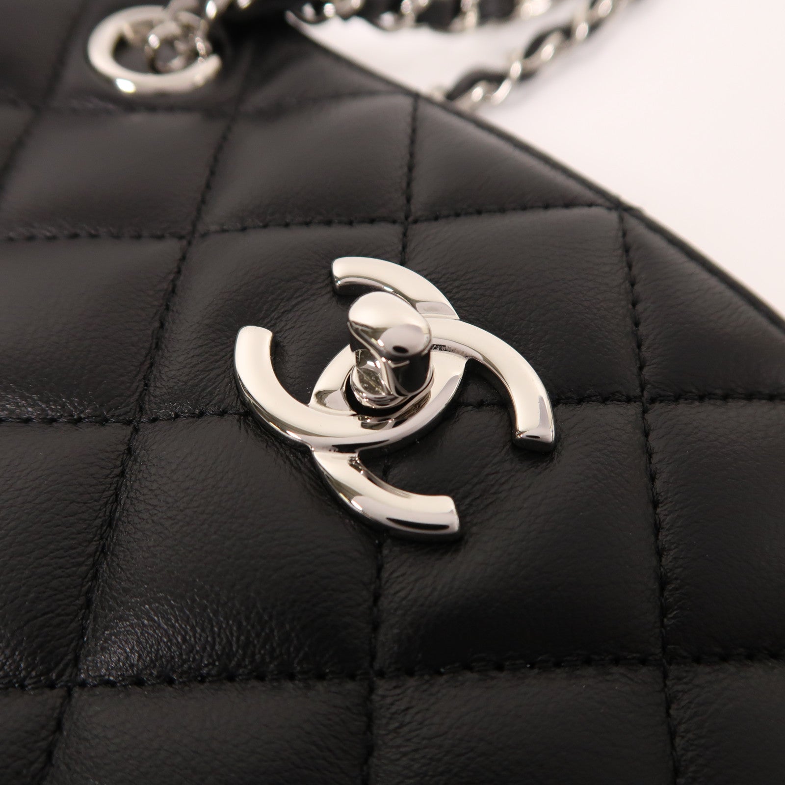 CHANEL 羊皮皮革Chain Shoulder銀扣鏈帶肩背袋