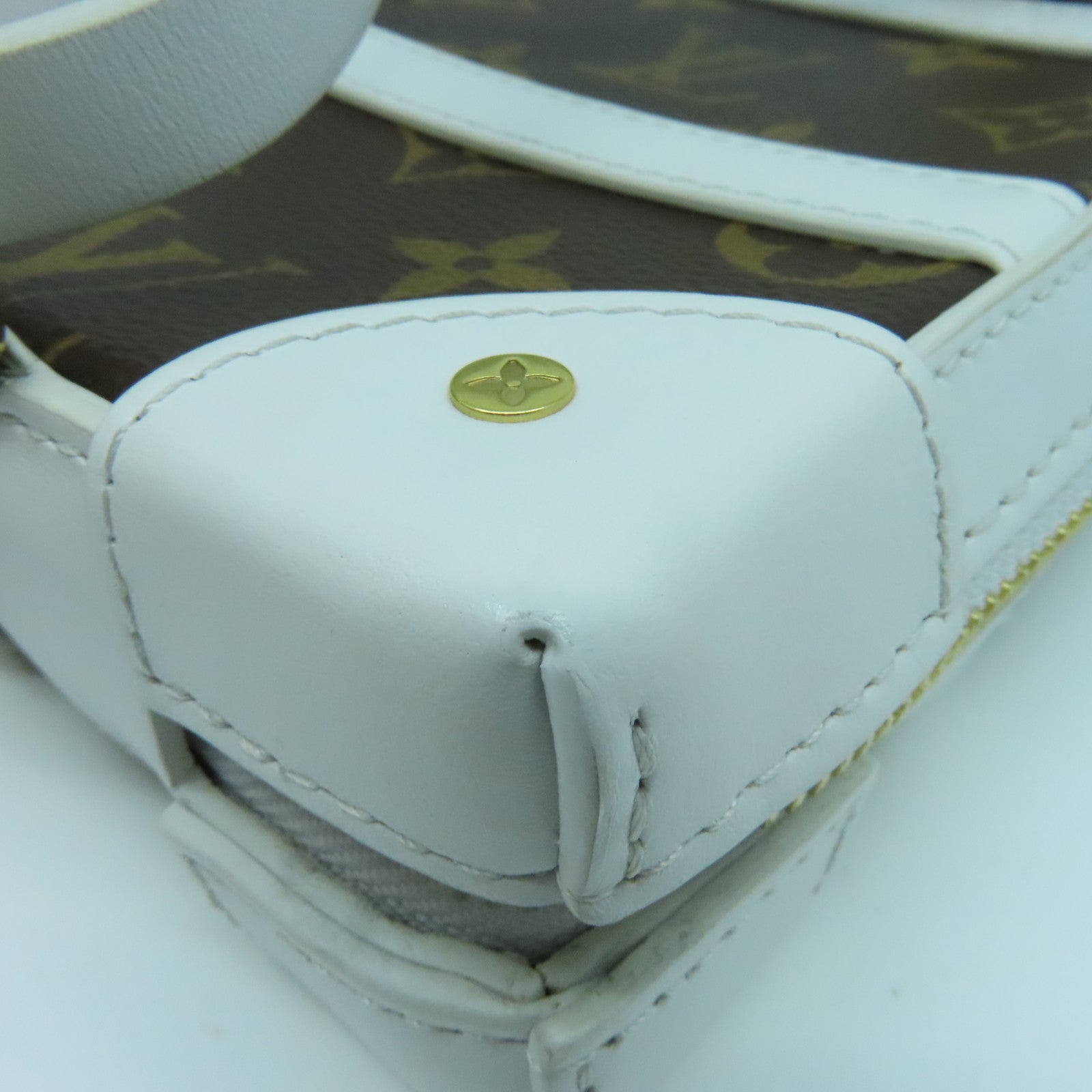 LOUIS VUITTON 【清倉大減價】Monogram Soft Trunk NBA Edition Shoulder Bag金扣肩背袋啡色白色
