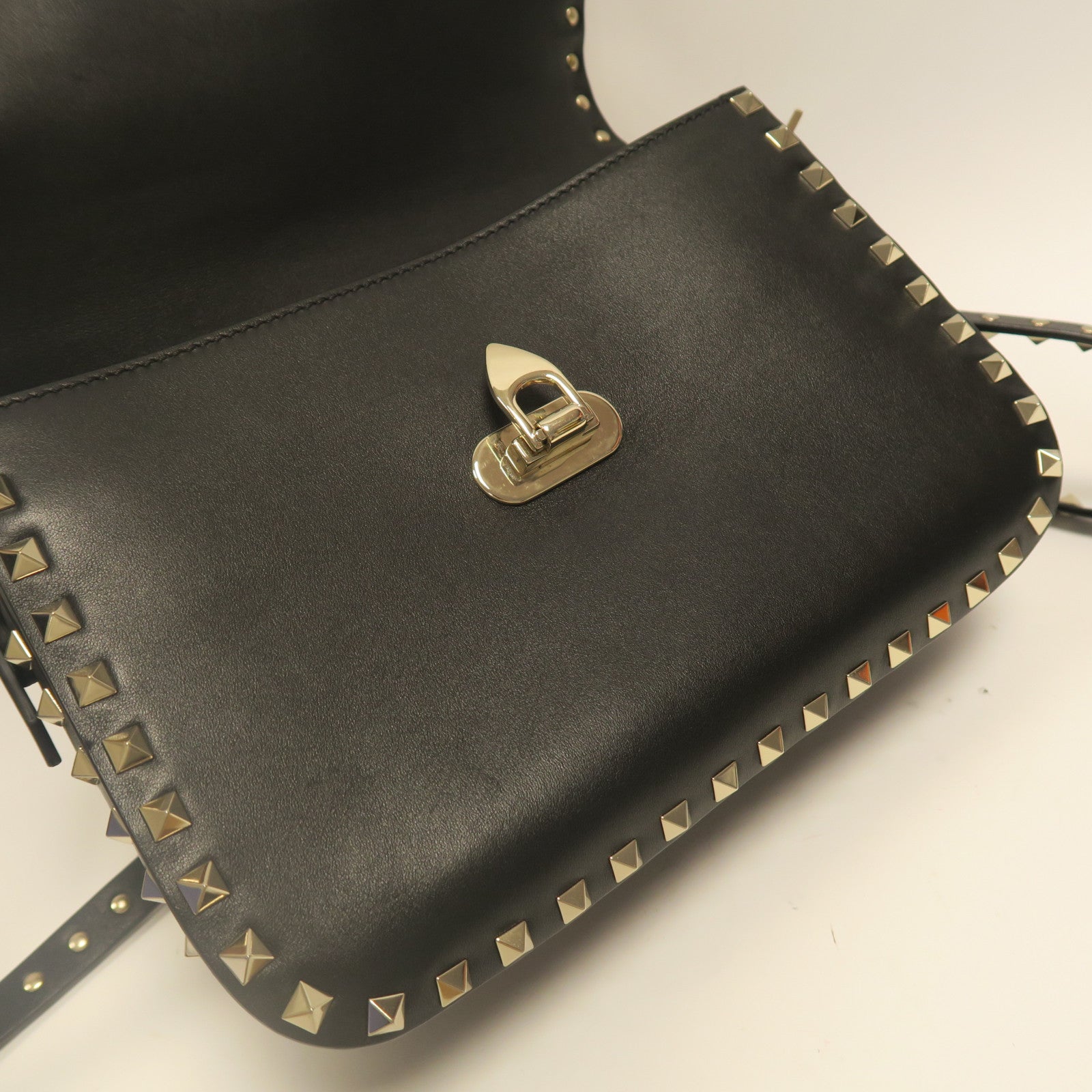 Valentino 【激減優惠】牛皮皮革Shoulder Bag金扣肩背袋黑色