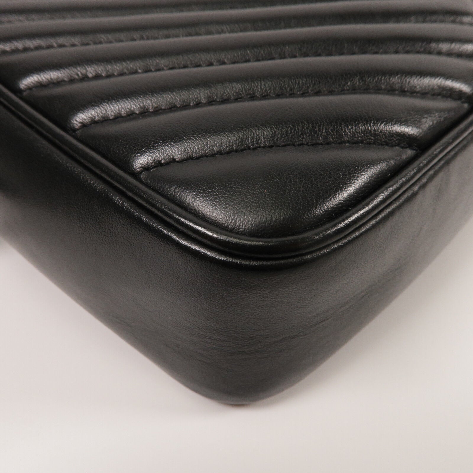 YVES SAINT LAURENT 牛皮皮革Lou Camera Bag肩背袋