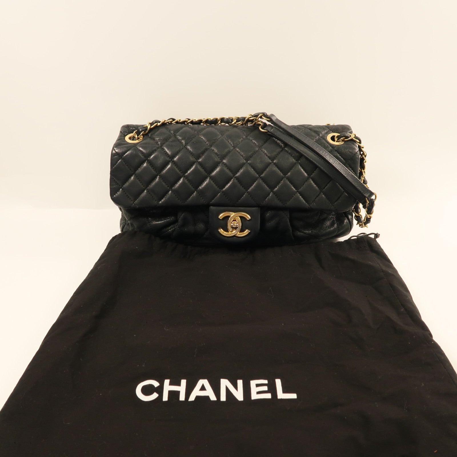 CHANEL 牛皮皮革Shoulder Bag金扣鏈帶肩背袋黑色