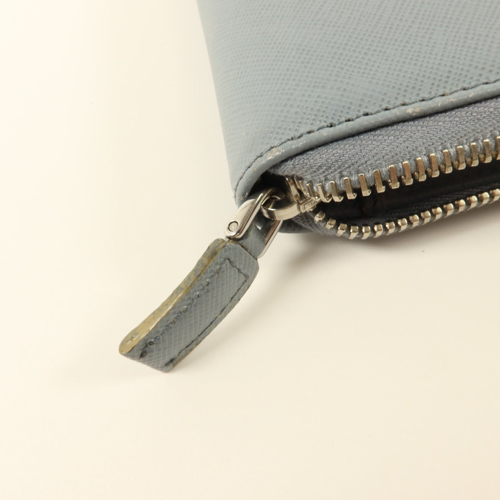 PRADA Saffiano皮革Zip Travel Wallet長錢包