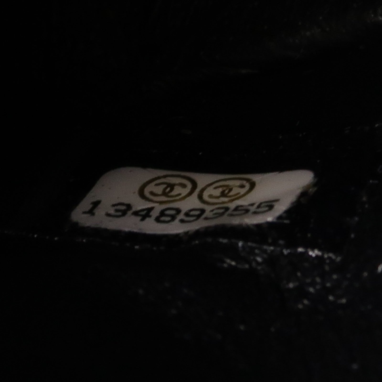 CHANEL 菱格Caviar皮革Classic Flap 25銀扣鏈帶肩背袋黑色