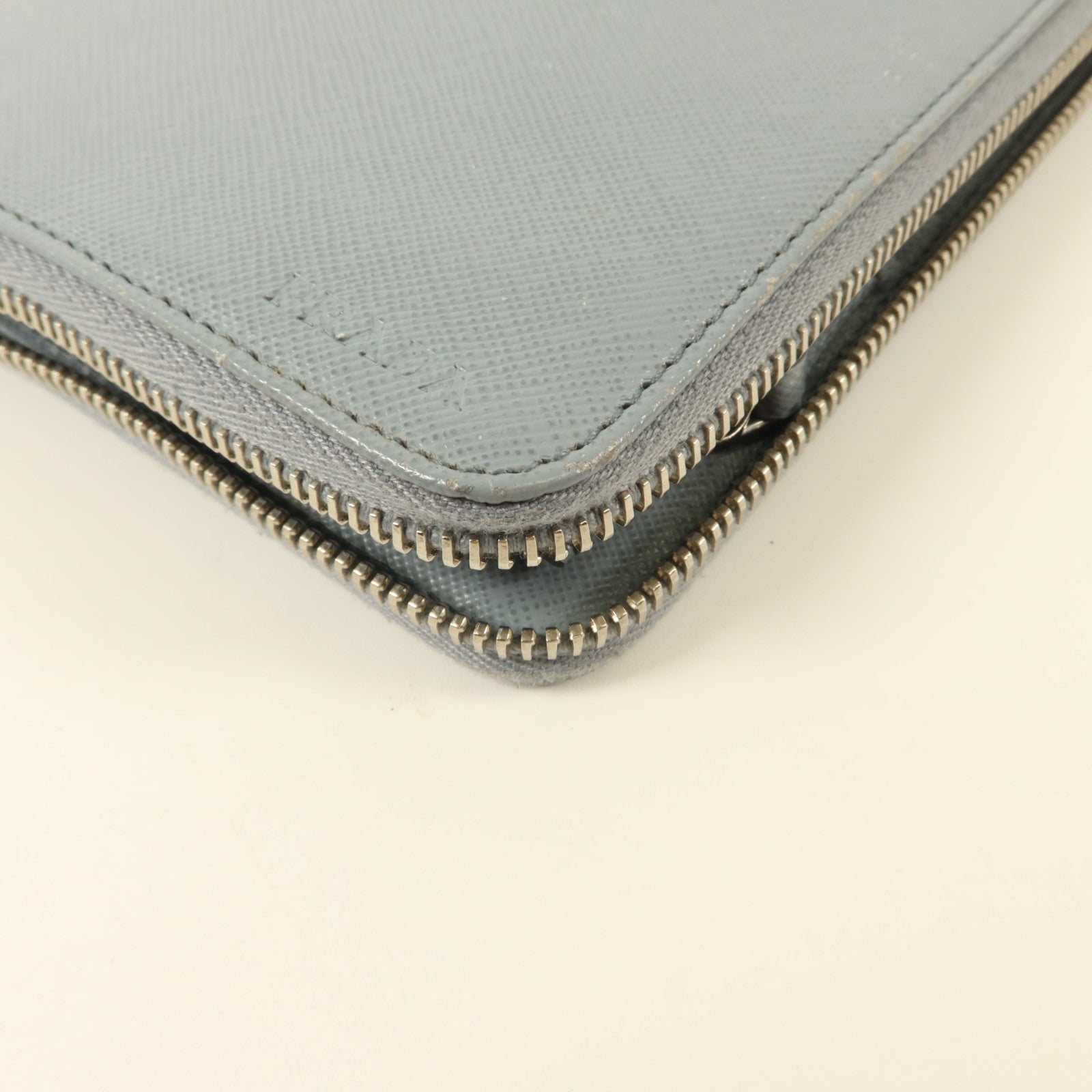 PRADA Saffiano皮革Zip Travel Wallet長錢包
