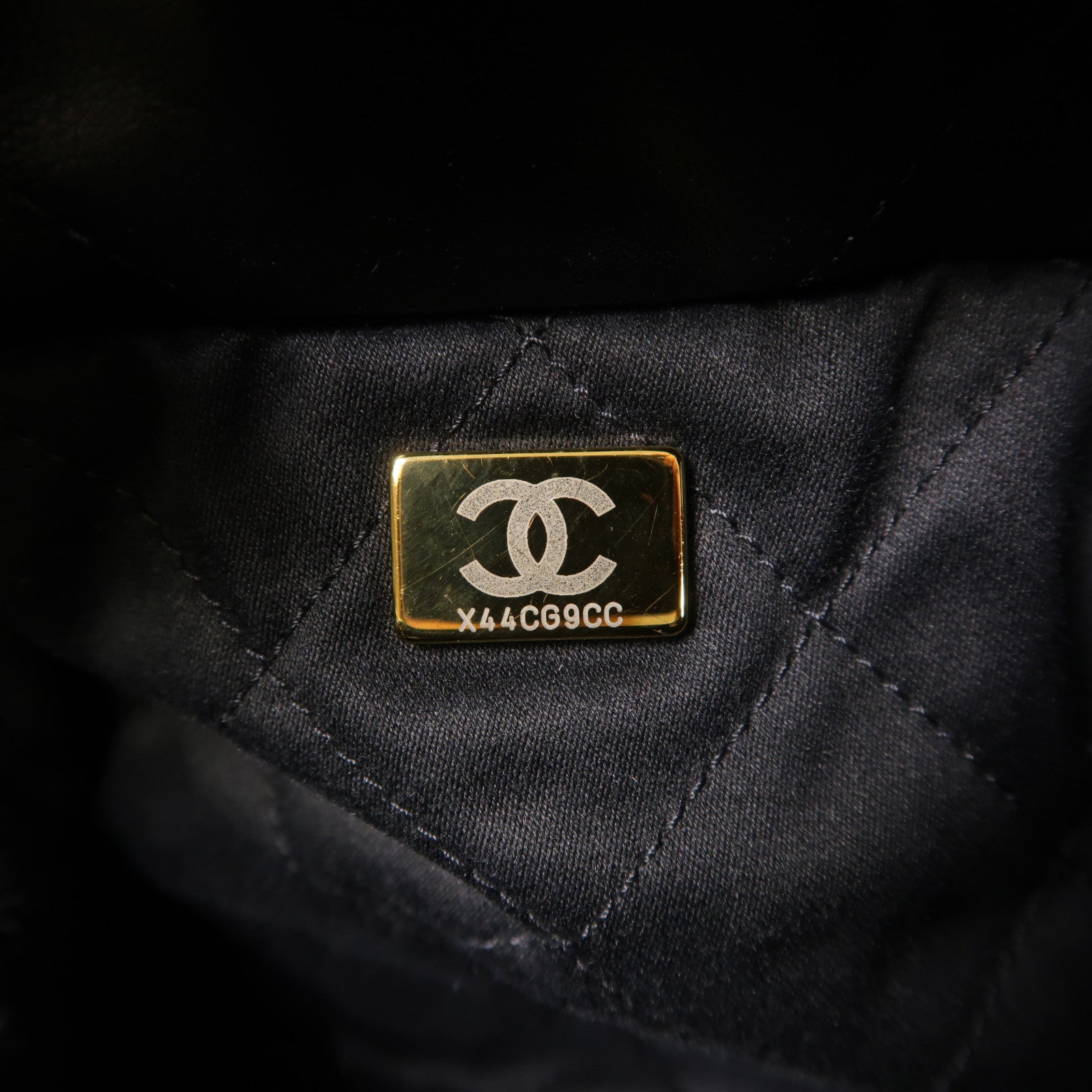 CHANEL 牛皮皮革22 Mini金扣鏈帶肩背袋