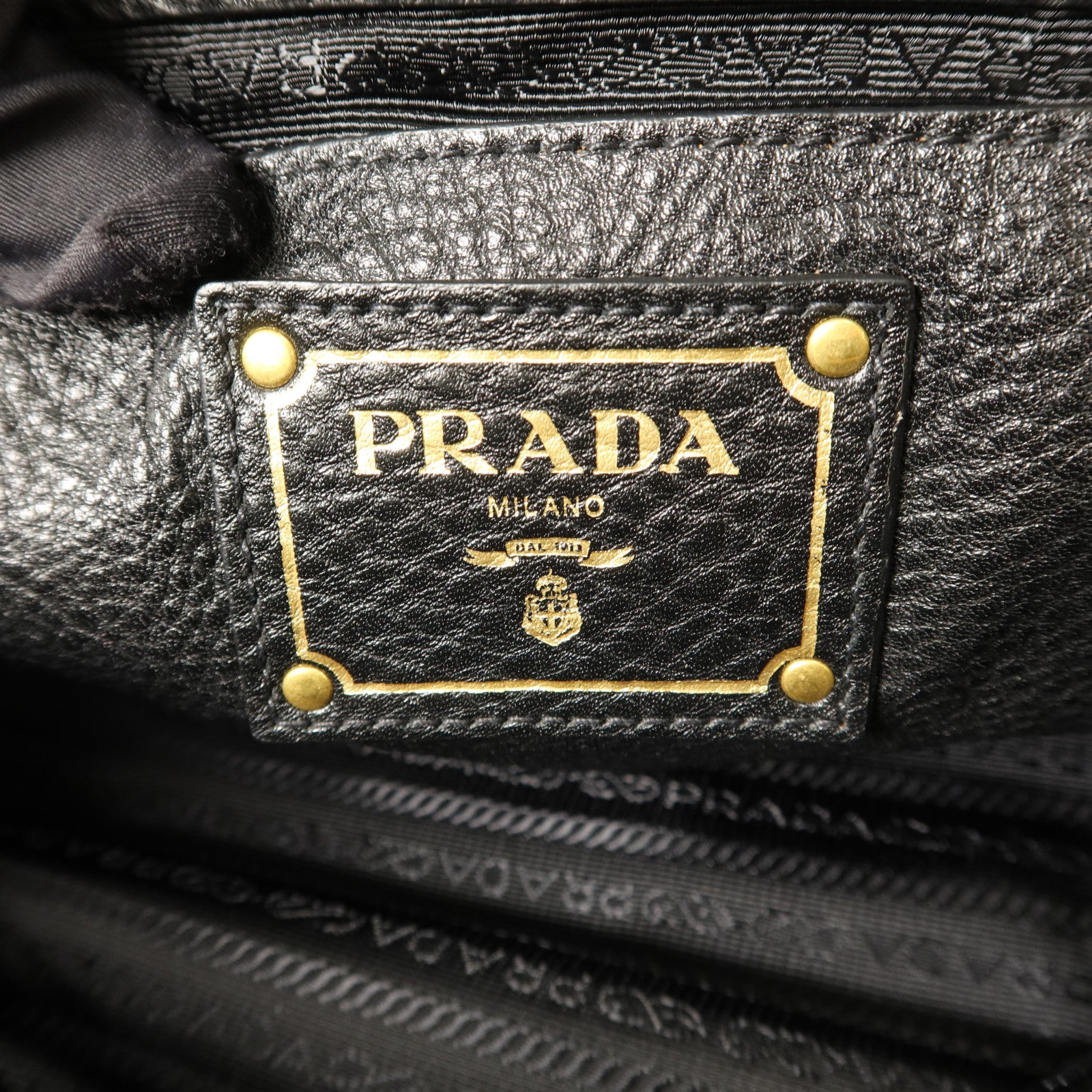 PRADA 牛皮皮革Shoulder Bag金扣肩背袋