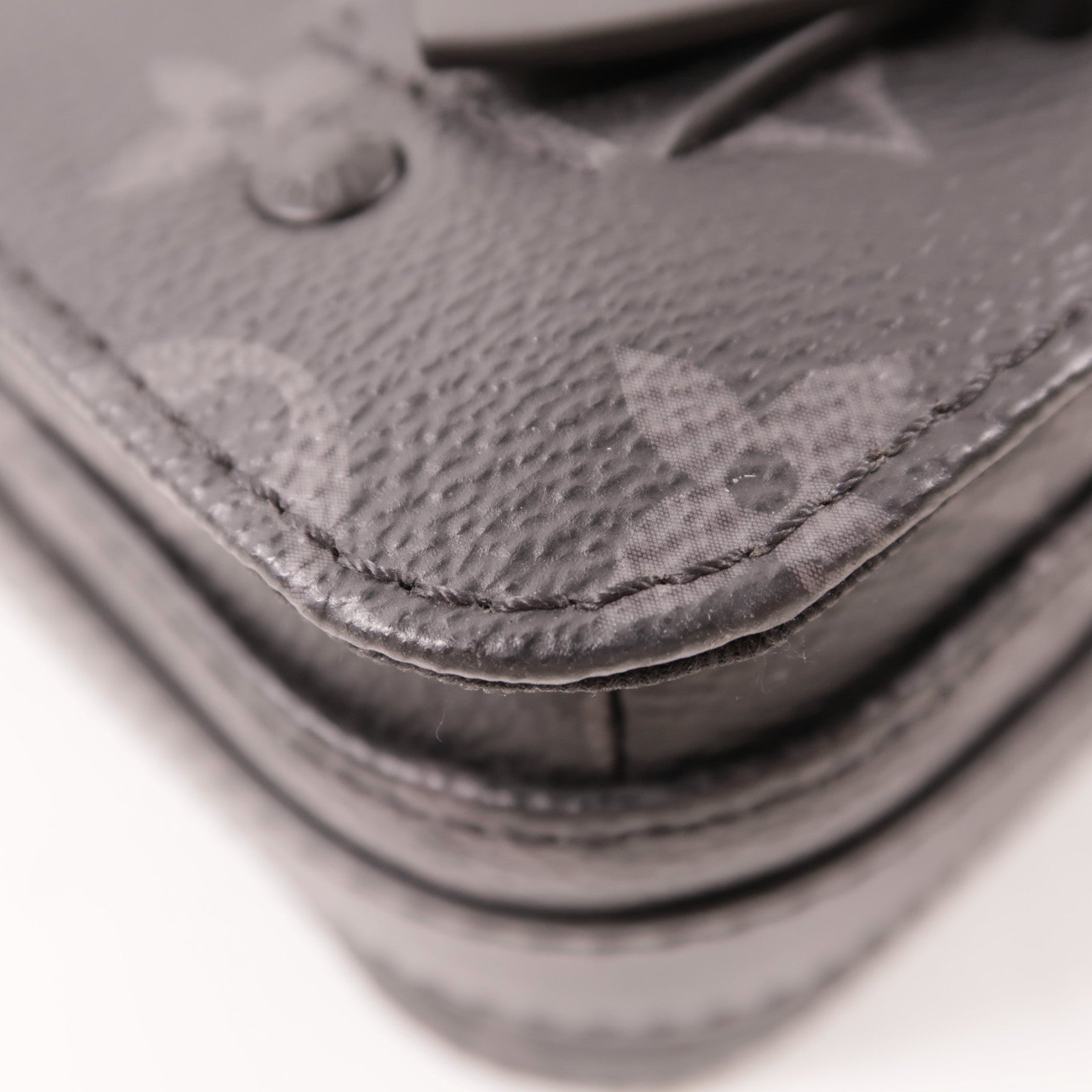 LOUIS VUITTON Monogram Eclipse Steamer肩背袋黑色