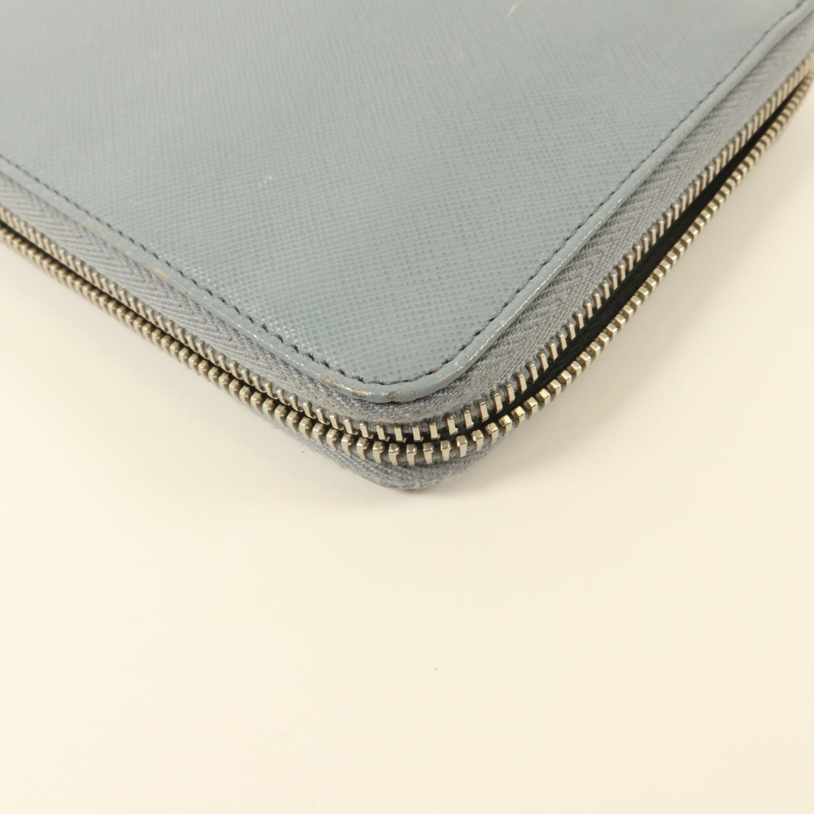 PRADA Saffiano皮革Zip Travel Wallet長錢包