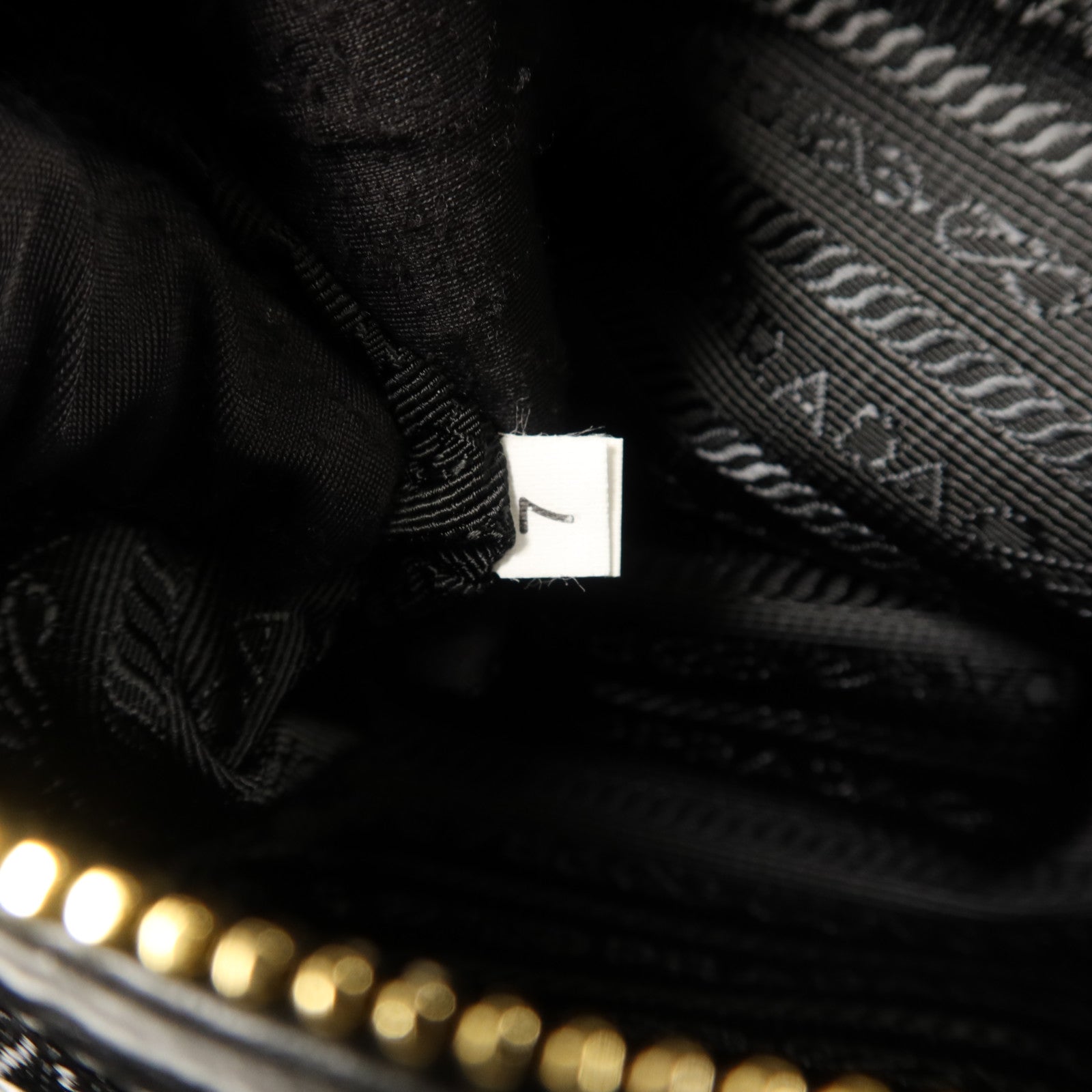PRADA 牛皮皮革Shoulder Bag金扣肩背袋