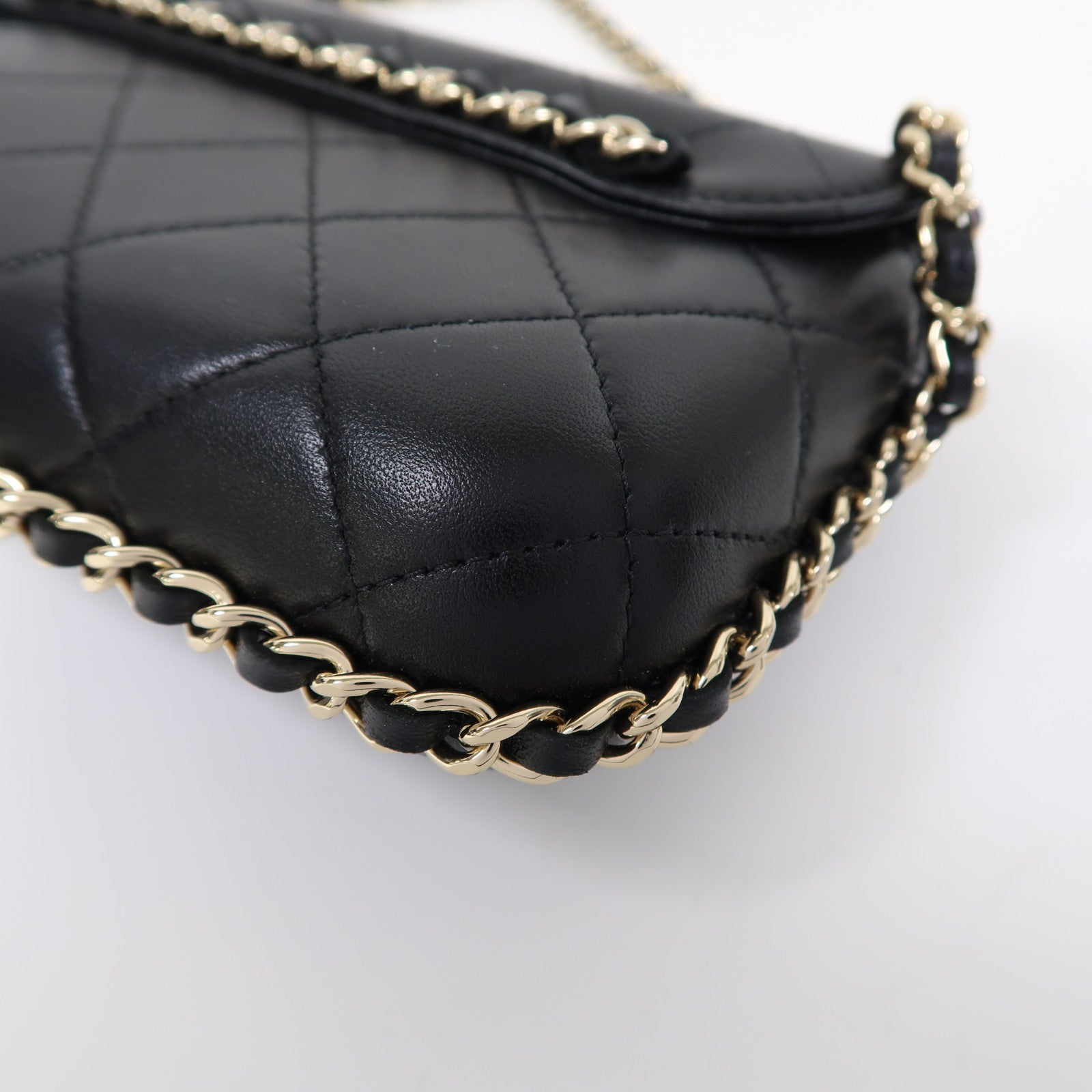CHANEL 菱格牛皮皮革Chain Shoulder金扣鏈帶肩背袋黑色