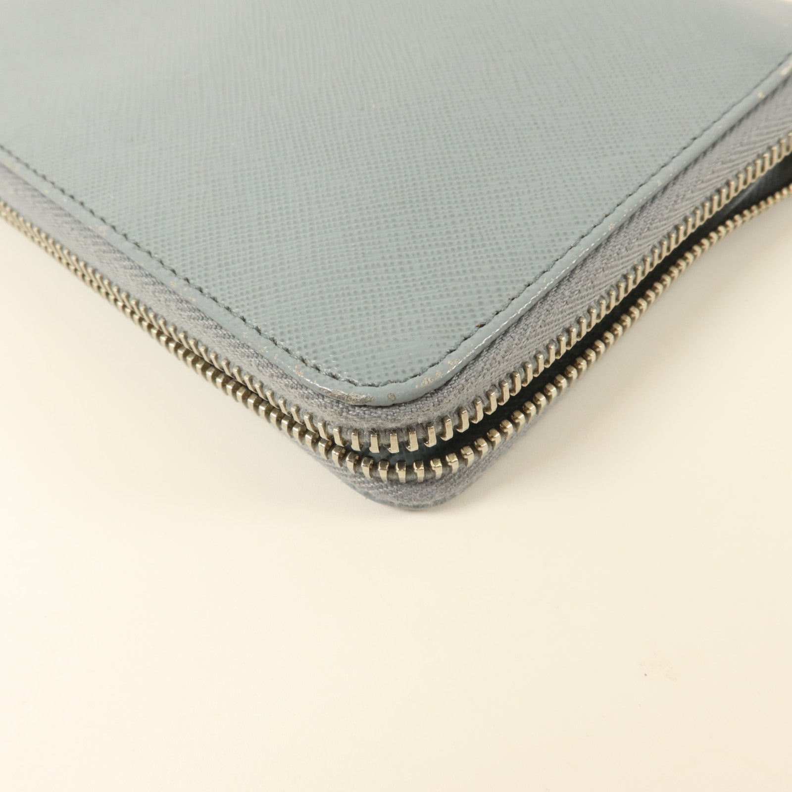 PRADA Saffiano皮革Zip Travel Wallet長錢包