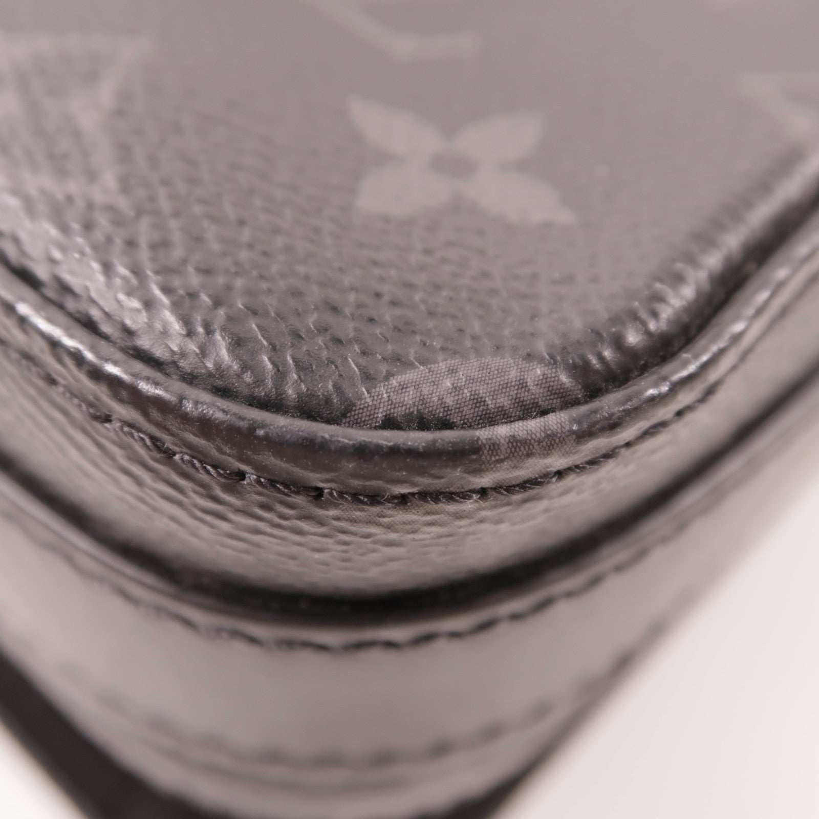 LOUIS VUITTON Monogram Eclipse Steamer肩背袋黑色