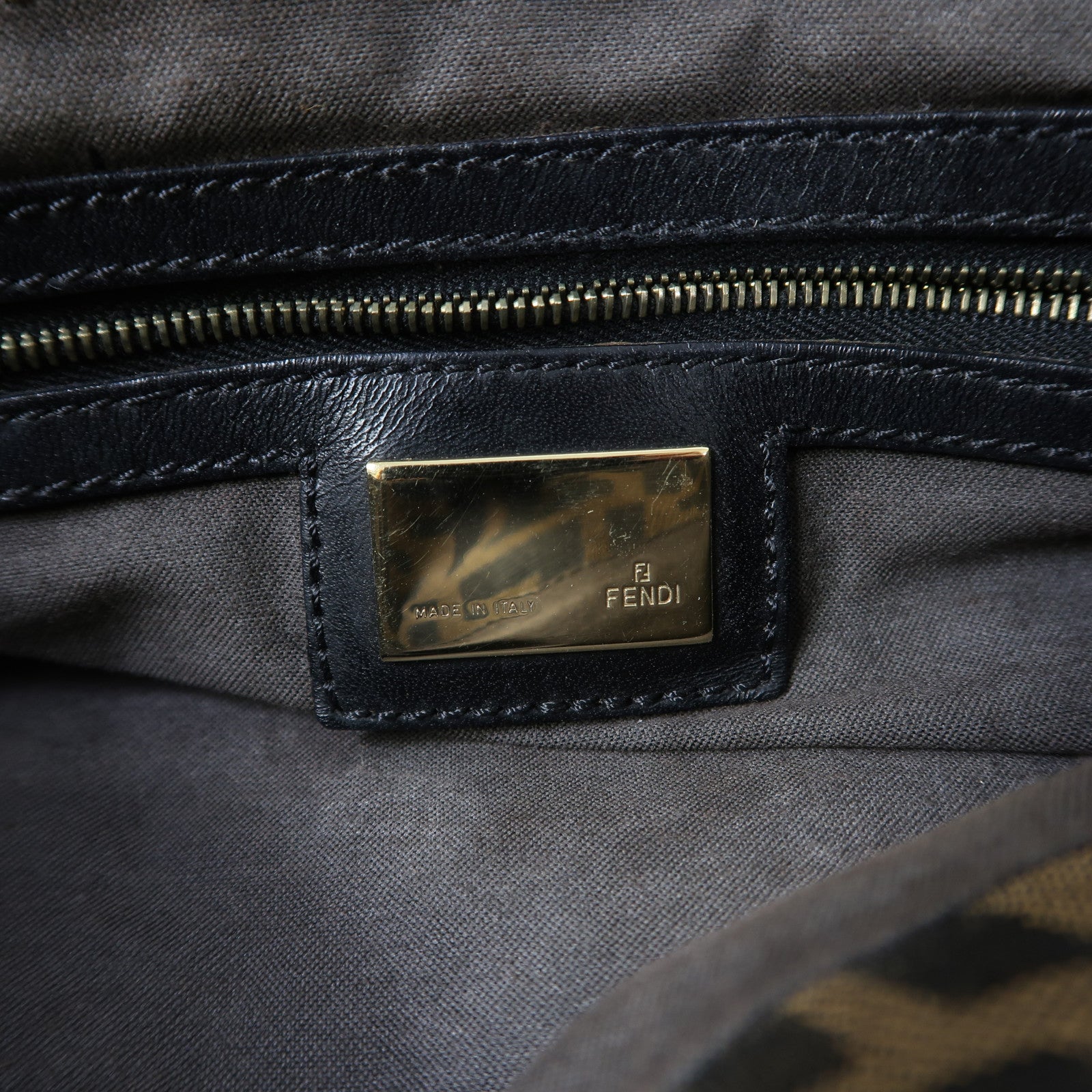 FENDI 帆布Shoulder Bag金扣肩背袋啡色