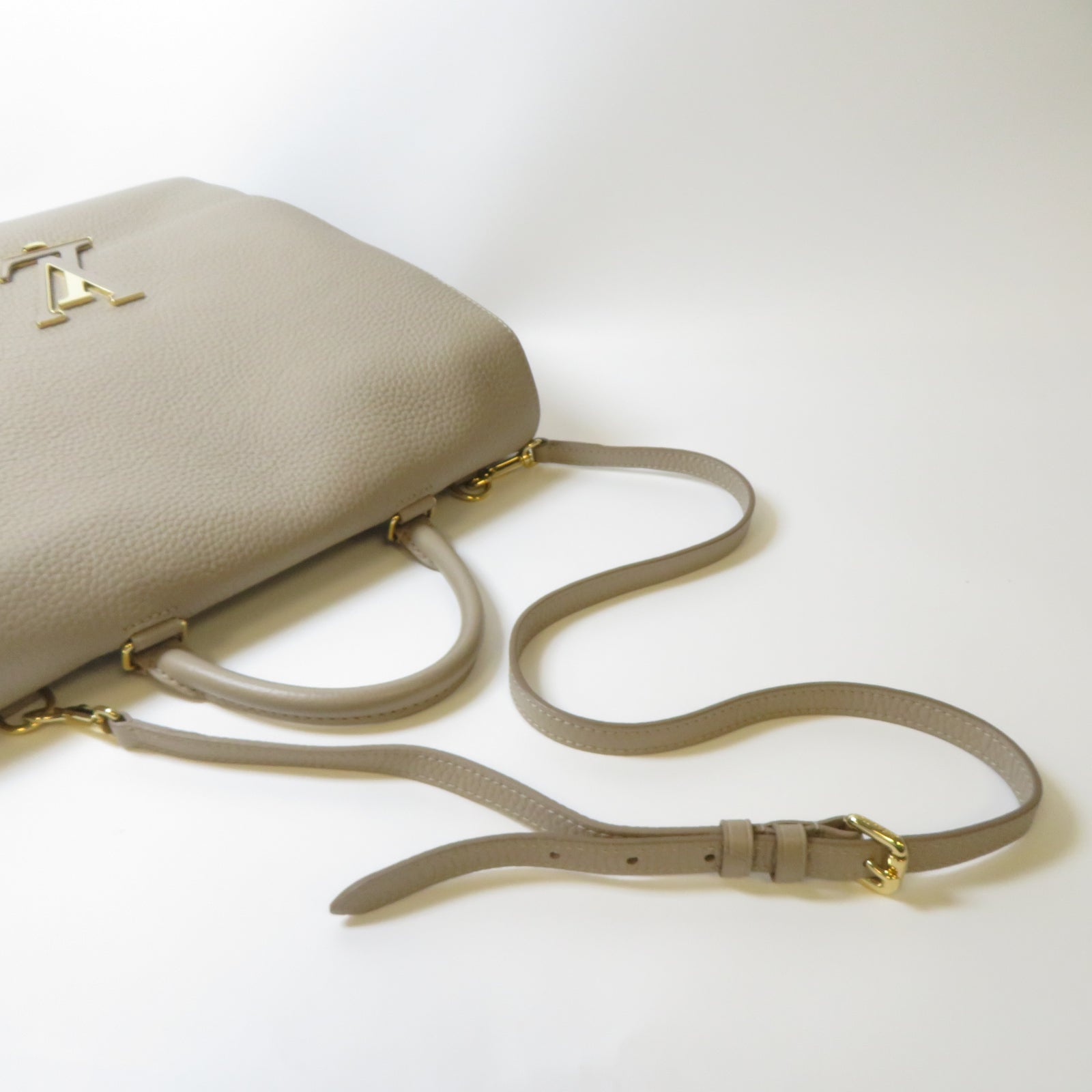 LOUIS VUITTON 【激減優惠】牛皮皮革Volta金扣手挽肩背兩用袋米色
