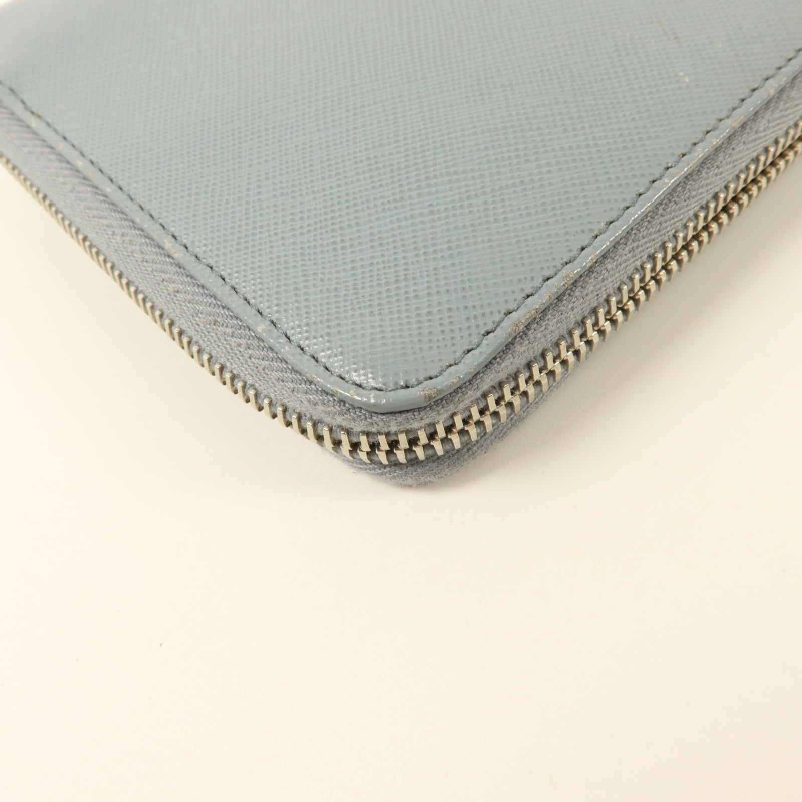 PRADA Saffiano皮革Zip Travel Wallet長錢包