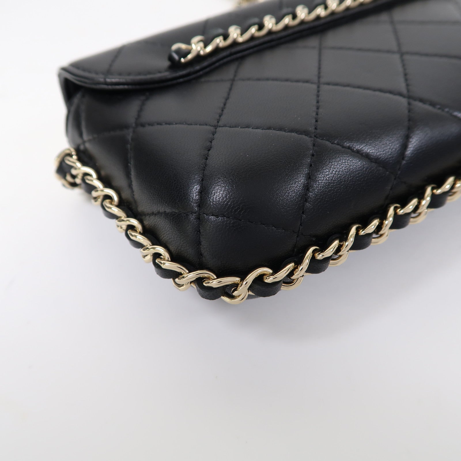 CHANEL 菱格牛皮皮革Chain Shoulder金扣鏈帶肩背袋黑色