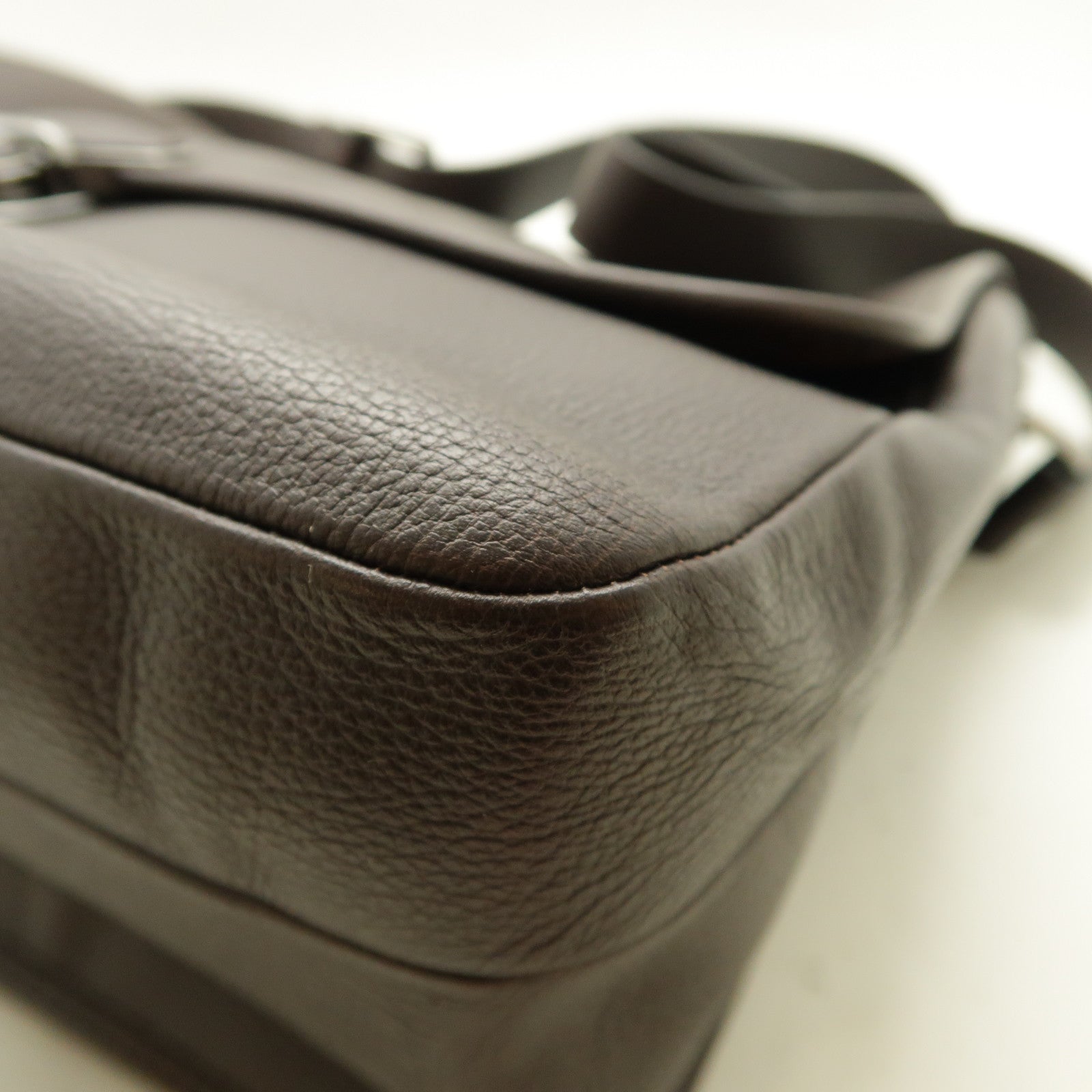 LOEWE 牛皮皮革Shoulder Bag銀扣肩背袋啡色