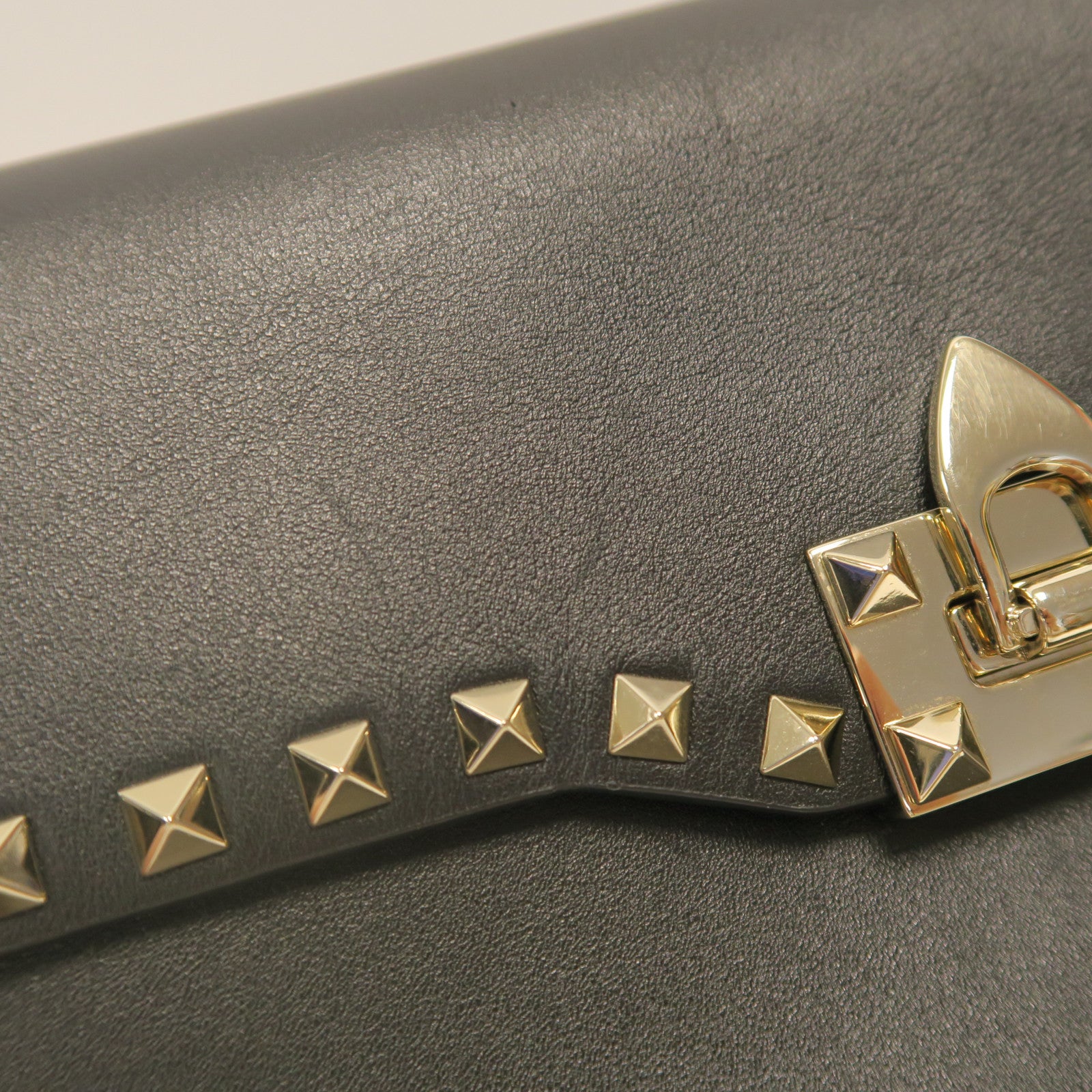 Valentino 【激減優惠】牛皮皮革Shoulder Bag金扣肩背袋黑色