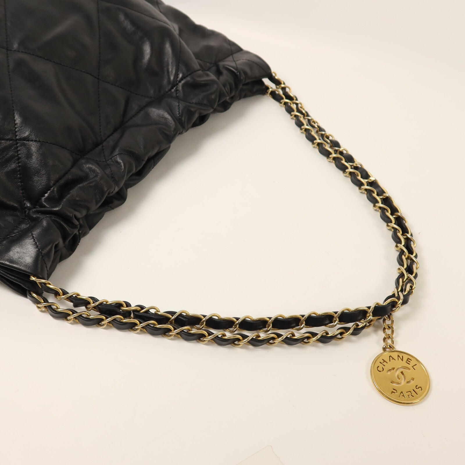 CHANEL 牛皮皮革Chanel 22 Small鏈帶肩背袋