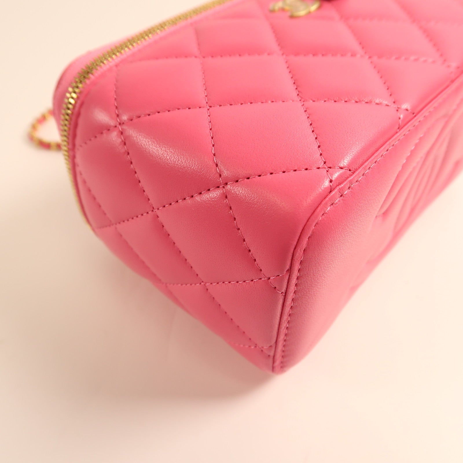 CHANEL 【激減優惠】羊皮皮革Vanity Case金扣鏈帶肩背袋