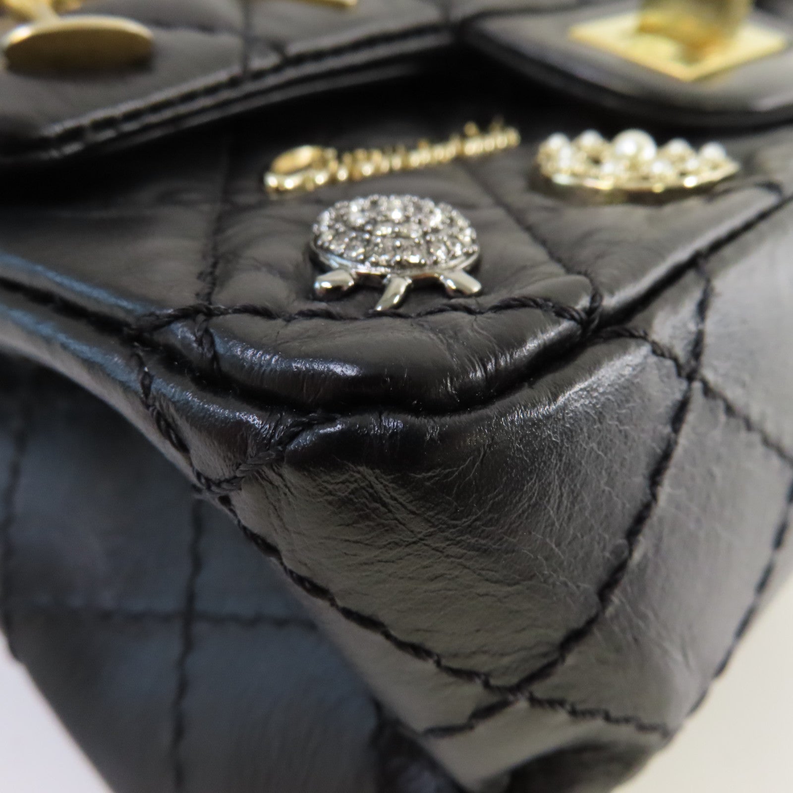 CHANEL 菱格牛皮皮革Lucky Charm 2.55 Chain Shoulder Bag金扣鏈帶肩背袋黑色