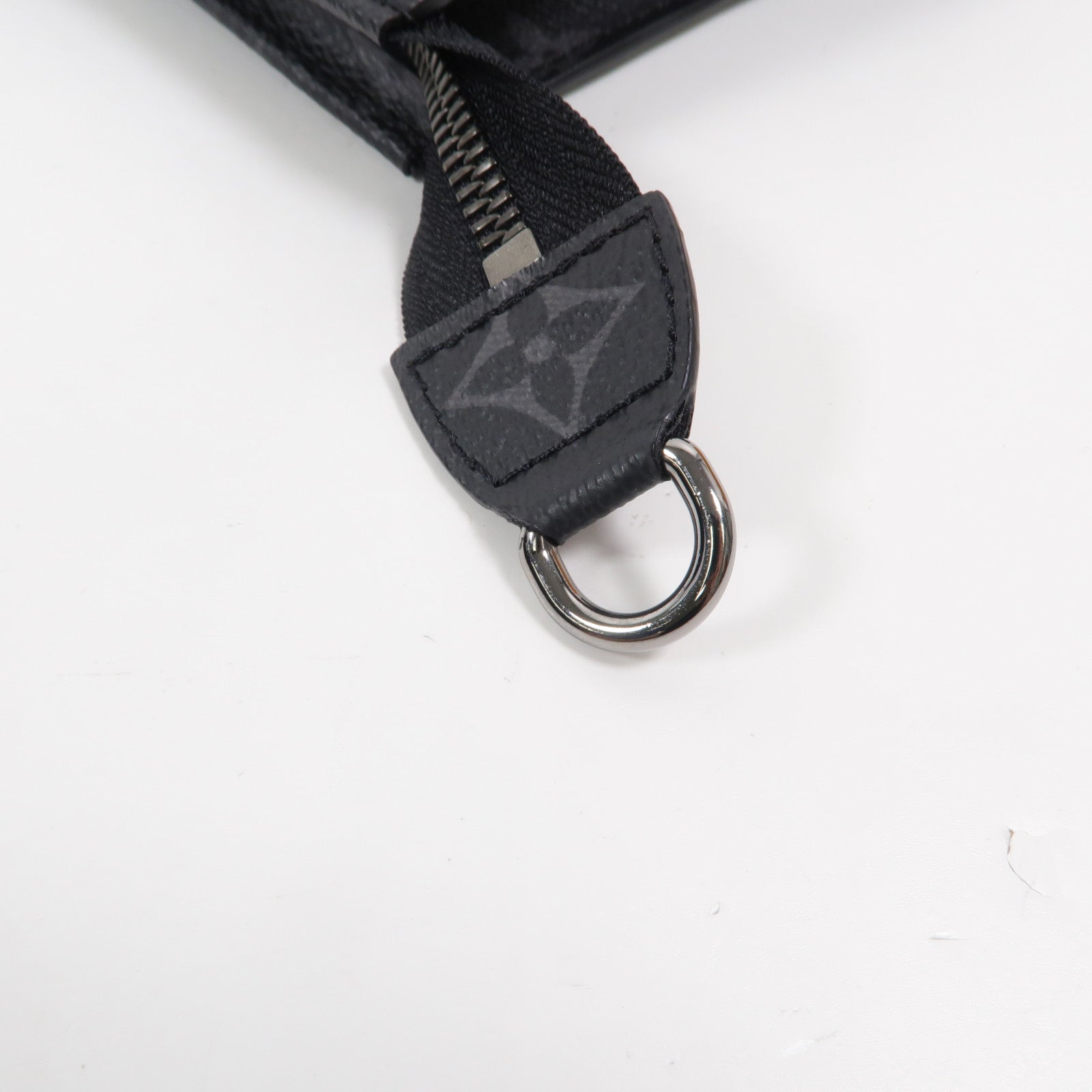 LOUIS VUITTON Monogram Eclipse LVxYK Gaston肩背袋
