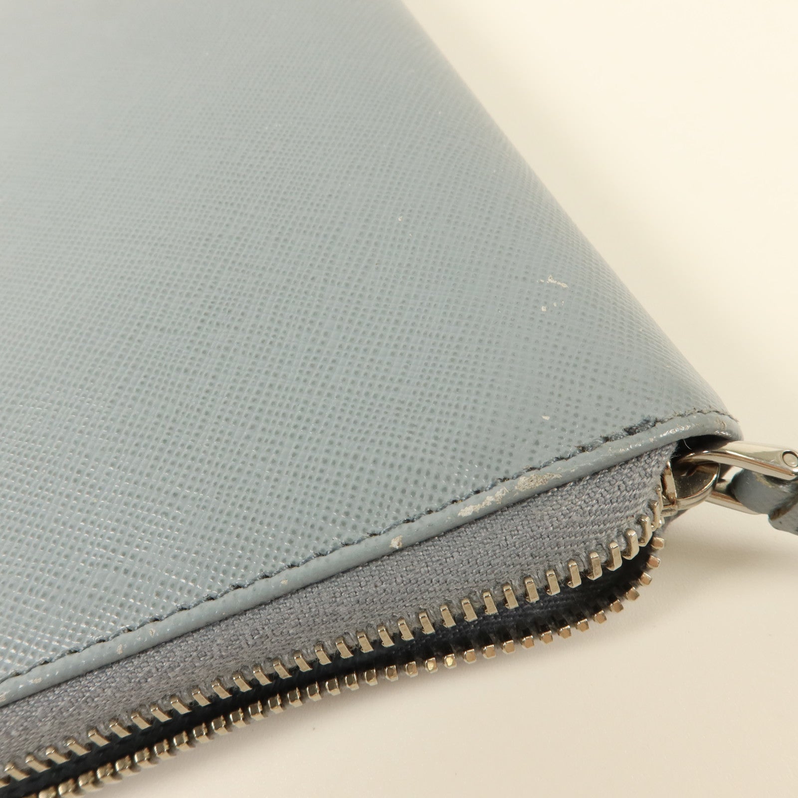 PRADA Saffiano皮革Zip Travel Wallet長錢包