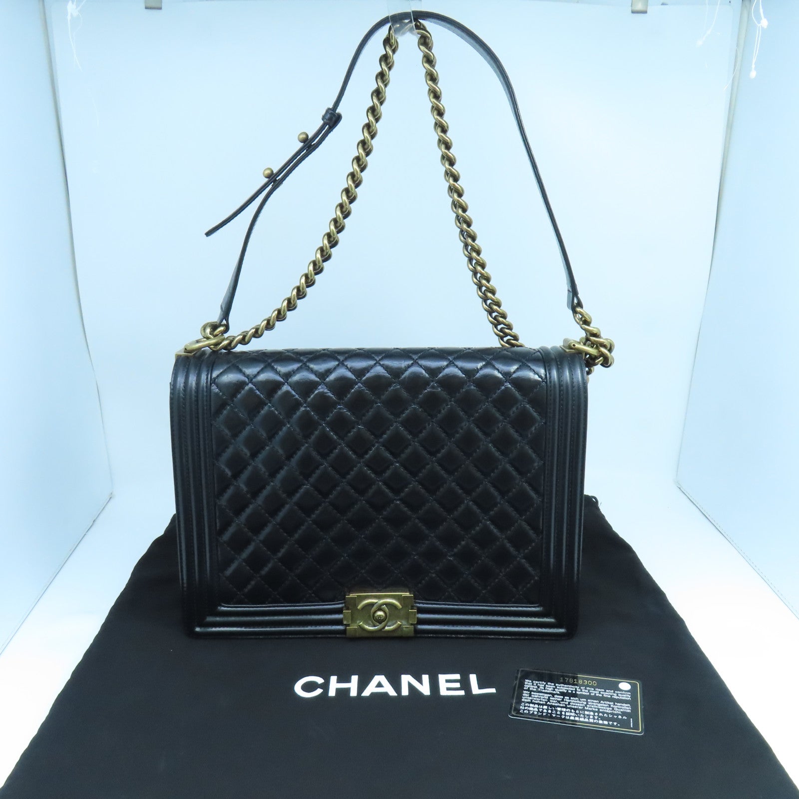 CHANEL 【清倉大減價】菱格牛皮皮革Boy 28cm金扣鏈帶肩背袋黑色