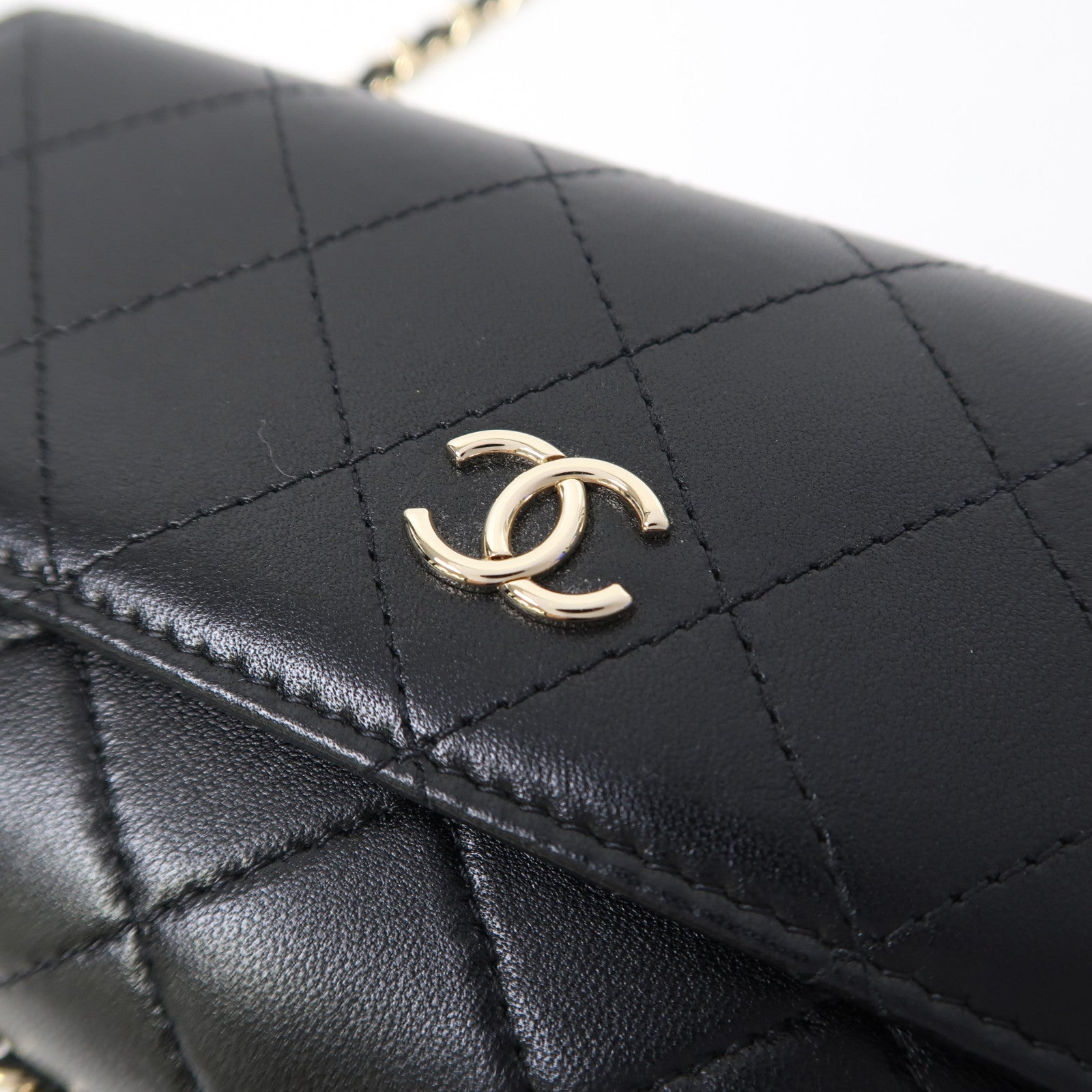 CHANEL 菱格牛皮皮革Chain Shoulder金扣鏈帶肩背袋黑色