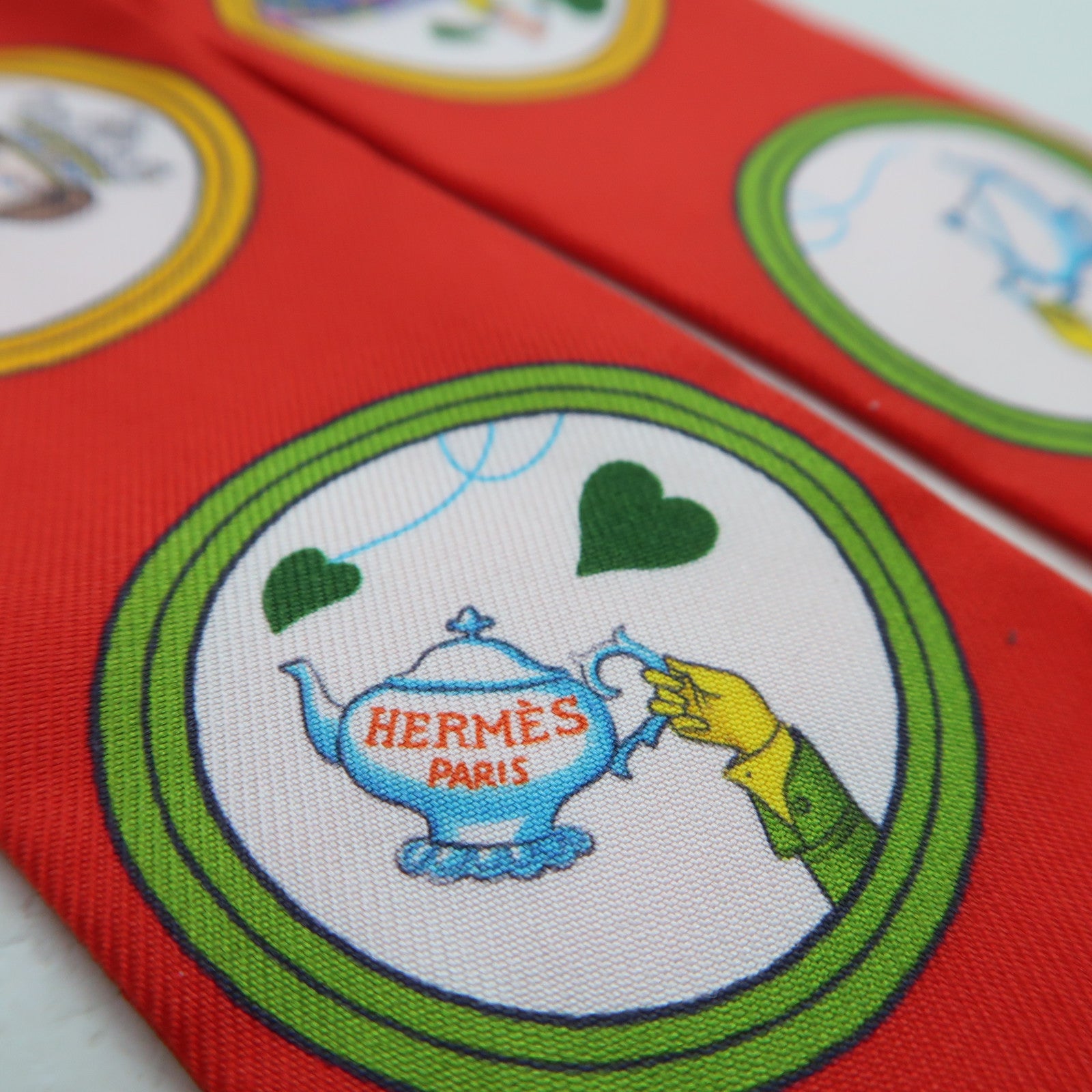 HERMES 【激減優惠】絲質Valentine's Twilly絲巾粉紅色/紅色