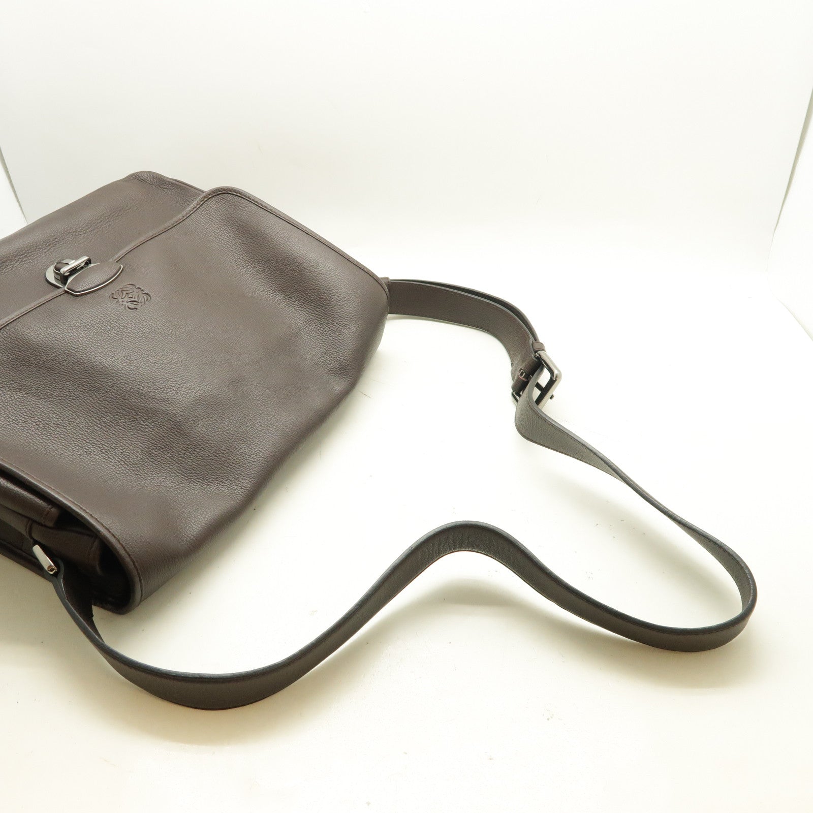 LOEWE 牛皮皮革Shoulder Bag銀扣肩背袋啡色