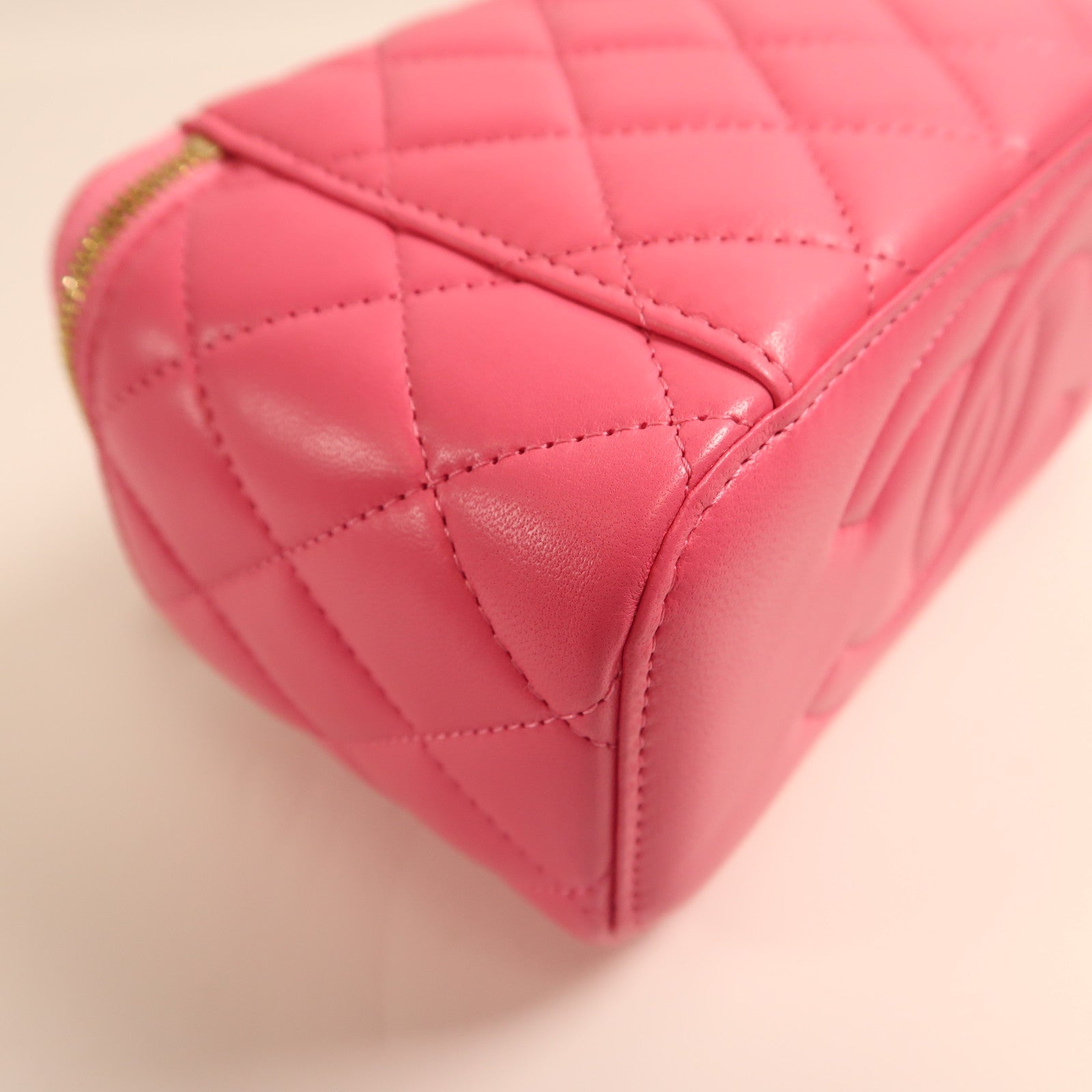 CHANEL 【激減優惠】羊皮皮革Vanity Case金扣鏈帶肩背袋