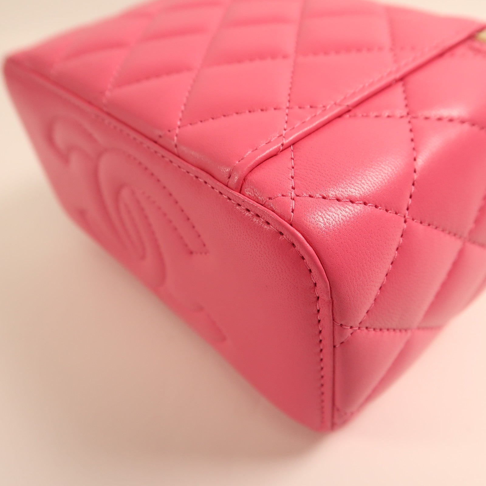 CHANEL 【激減優惠】羊皮皮革Vanity Case金扣鏈帶肩背袋