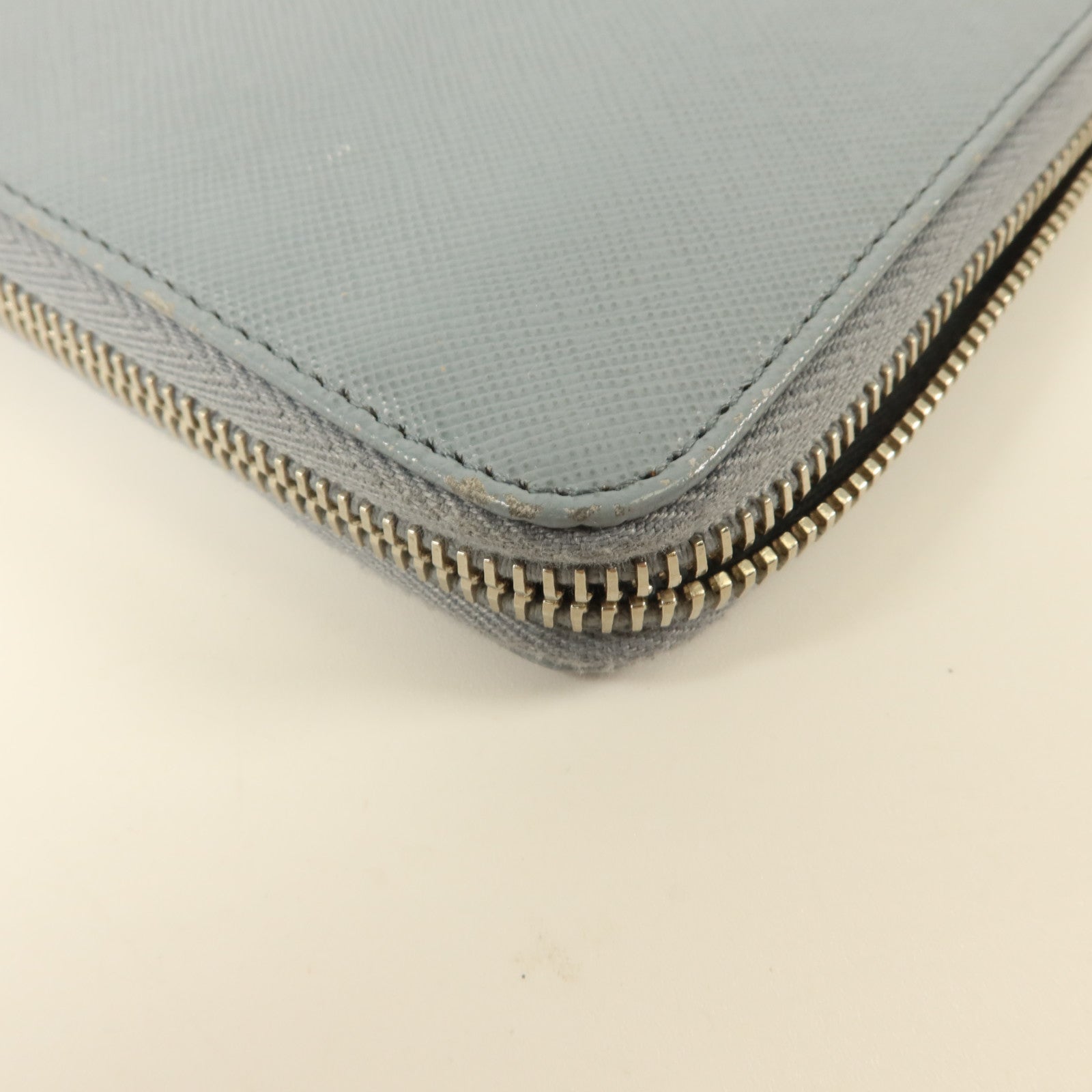 PRADA Saffiano皮革Zip Travel Wallet長錢包