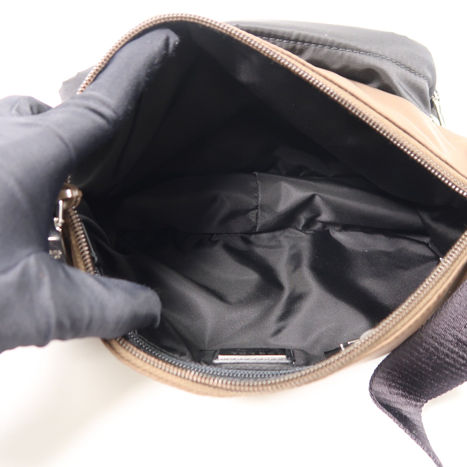 PRADA 尼龍Shoulder Bag(Re-Nylon)肩背袋