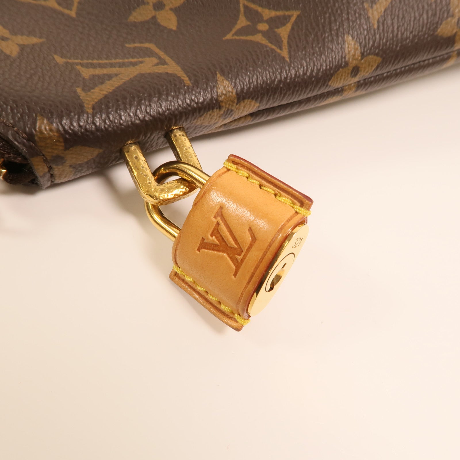 LOUIS VUITTON Monogram Lockit Chain金扣鏈帶手挽袋