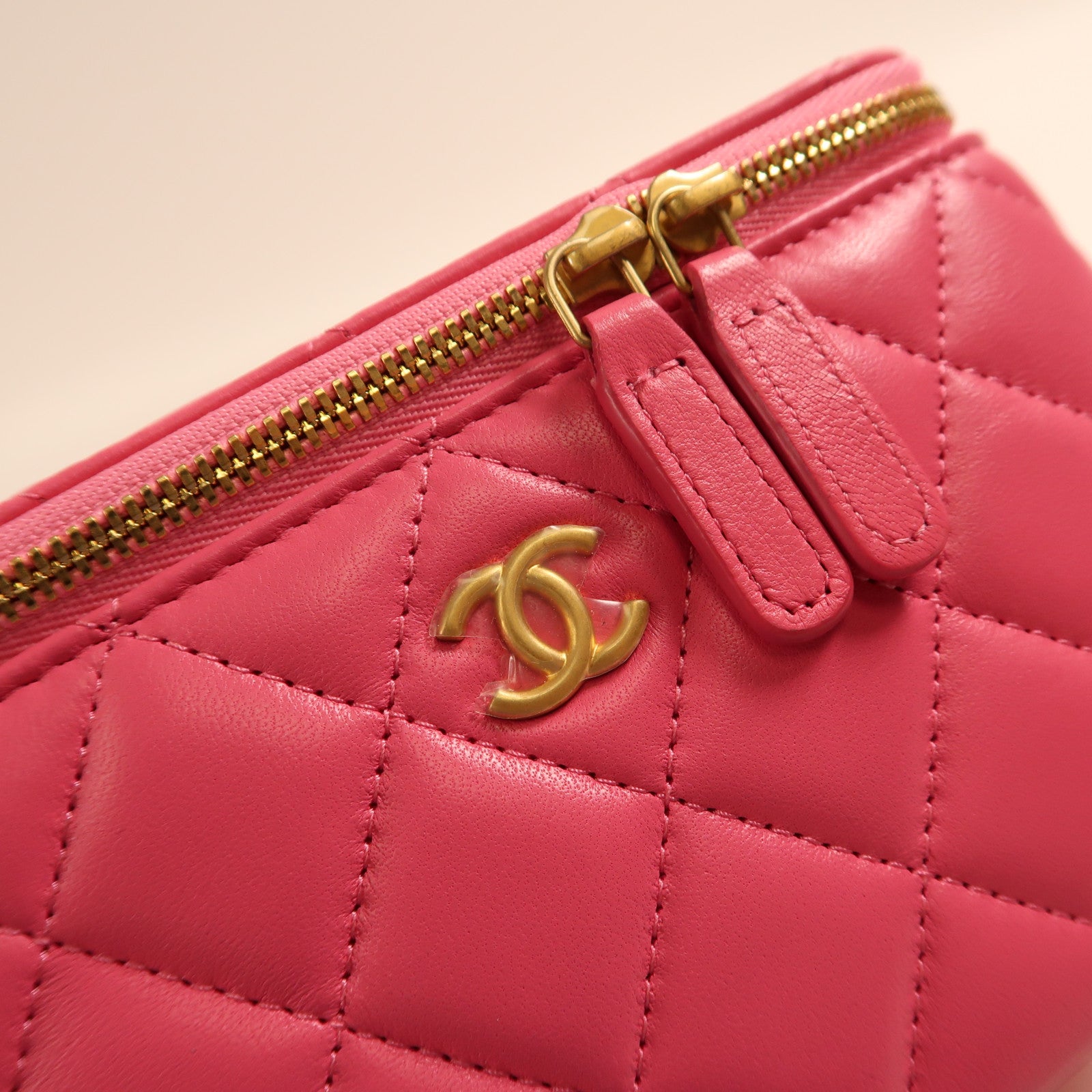 CHANEL 【激減優惠】羊皮皮革Vanity Case金扣鏈帶肩背袋