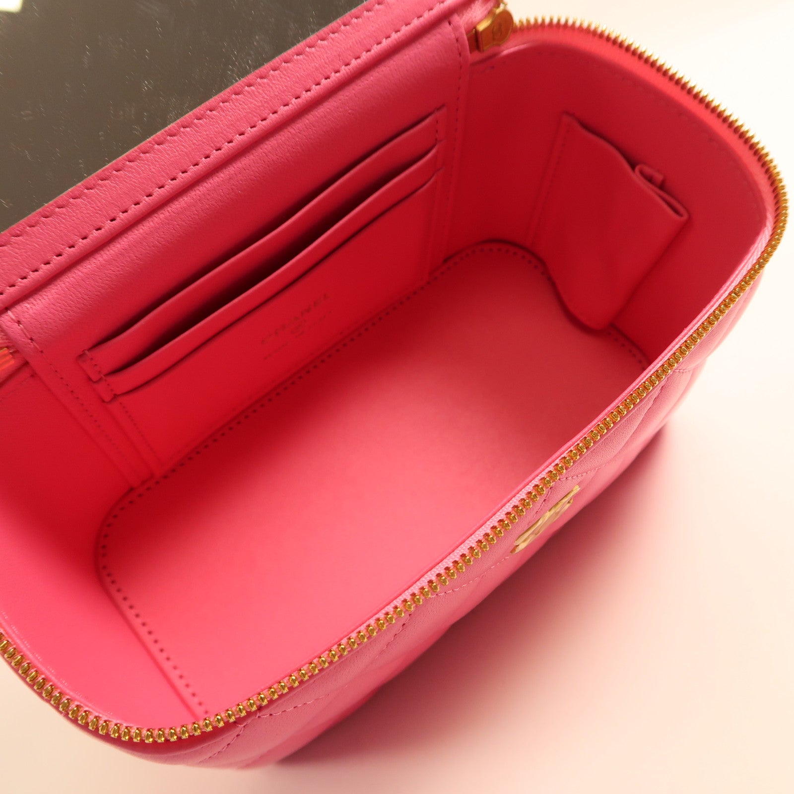 CHANEL 【激減優惠】羊皮皮革Vanity Case金扣鏈帶肩背袋
