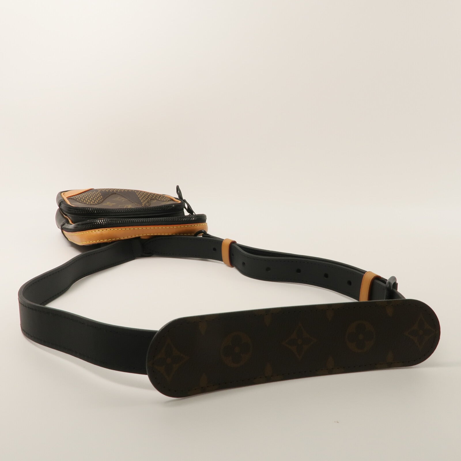 LOUIS VUITTON Damier Giant LV×NIGO Amazon Sling Bag肩背袋