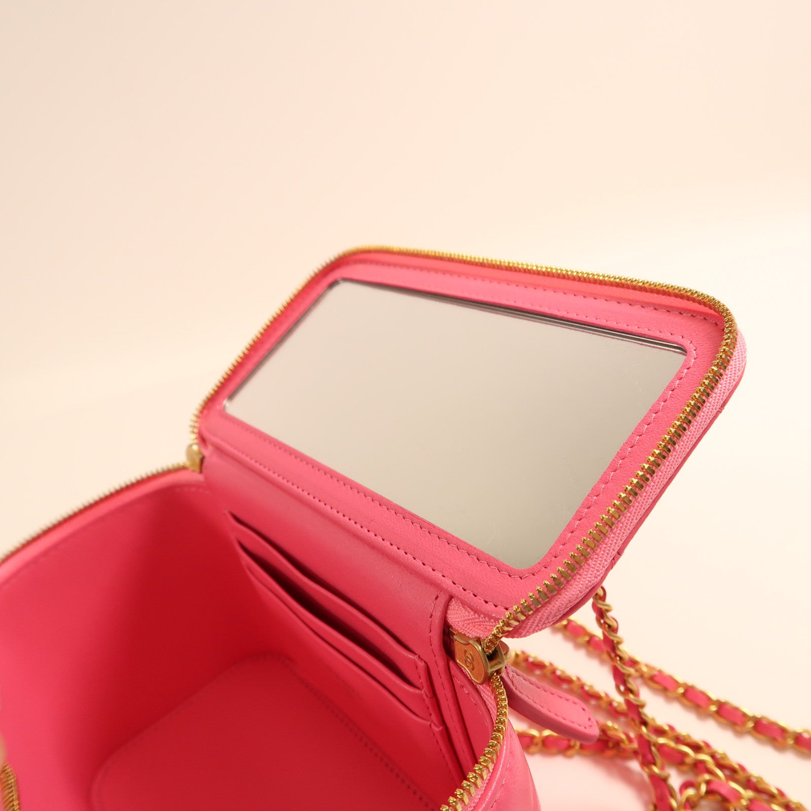 CHANEL 【激減優惠】羊皮皮革Vanity Case金扣鏈帶肩背袋