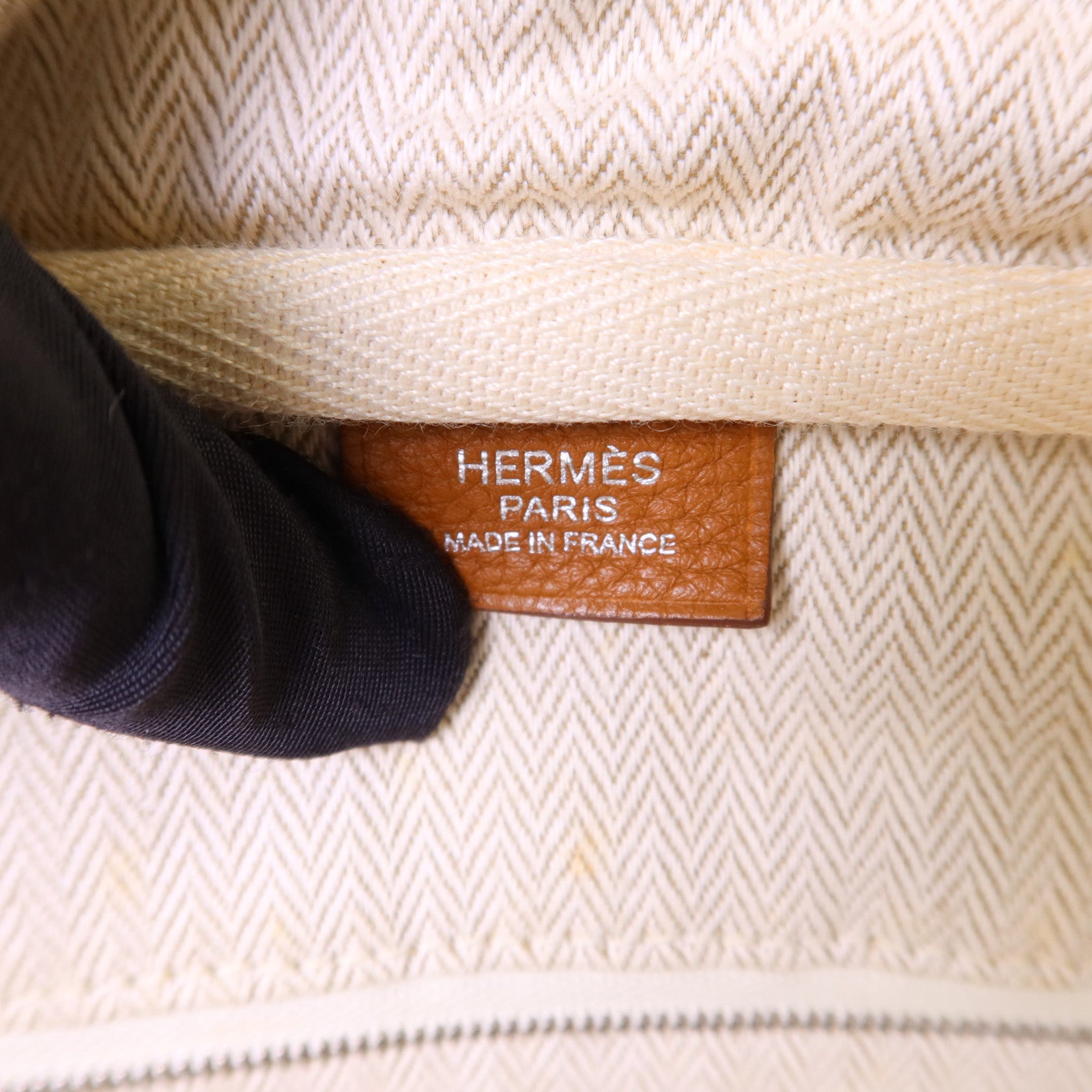 HERMES Clemence皮革Victoria銀扣手挽袋Gold