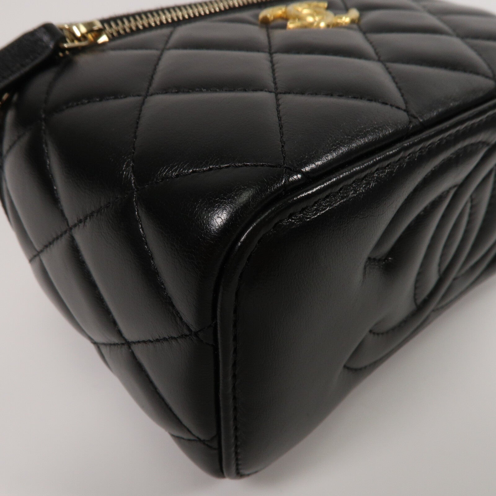 CHANEL 羊皮皮革Vanity Case鏈帶肩背袋