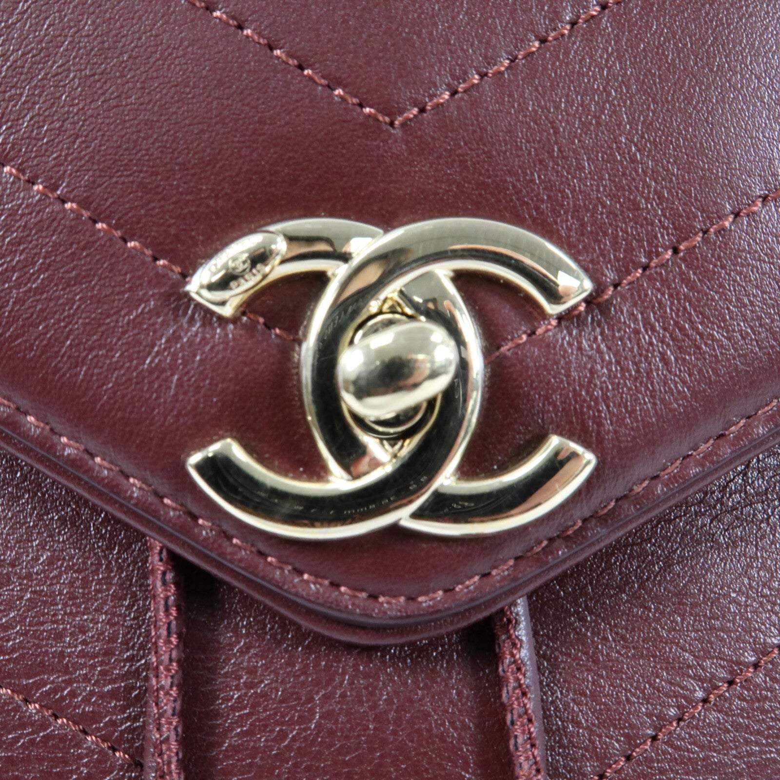 CHANEL 牛皮皮革BackPac金扣鏈帶背包