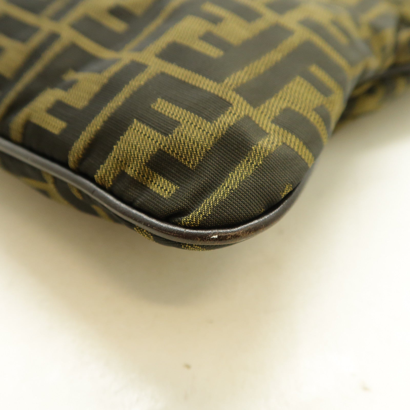 FENDI 帆布Shoulder Bag金扣肩背袋啡色