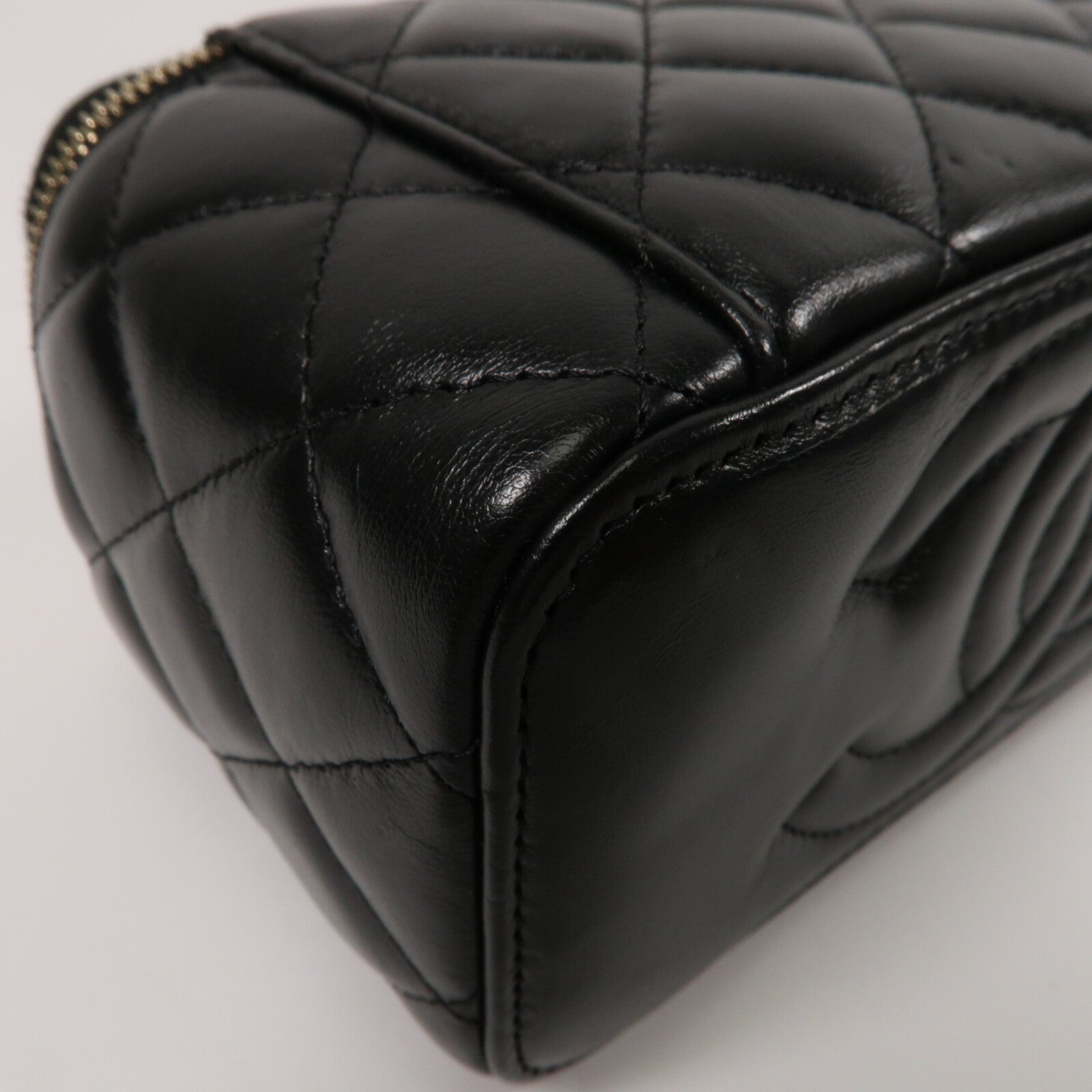 CHANEL 羊皮皮革Vanity Case鏈帶肩背袋