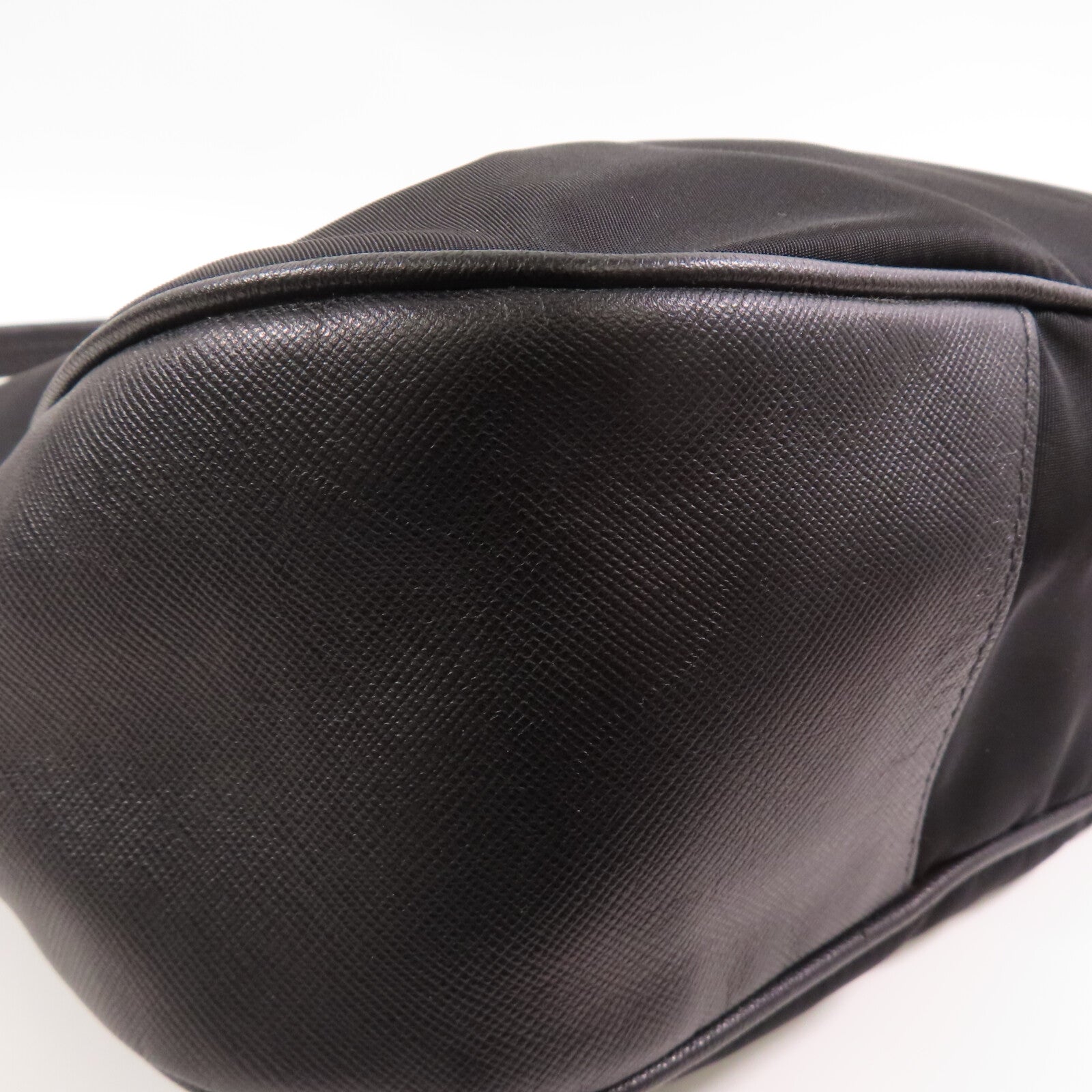 PRADA 尼龍/Saffiano皮革Hobo Bag金扣肩背袋