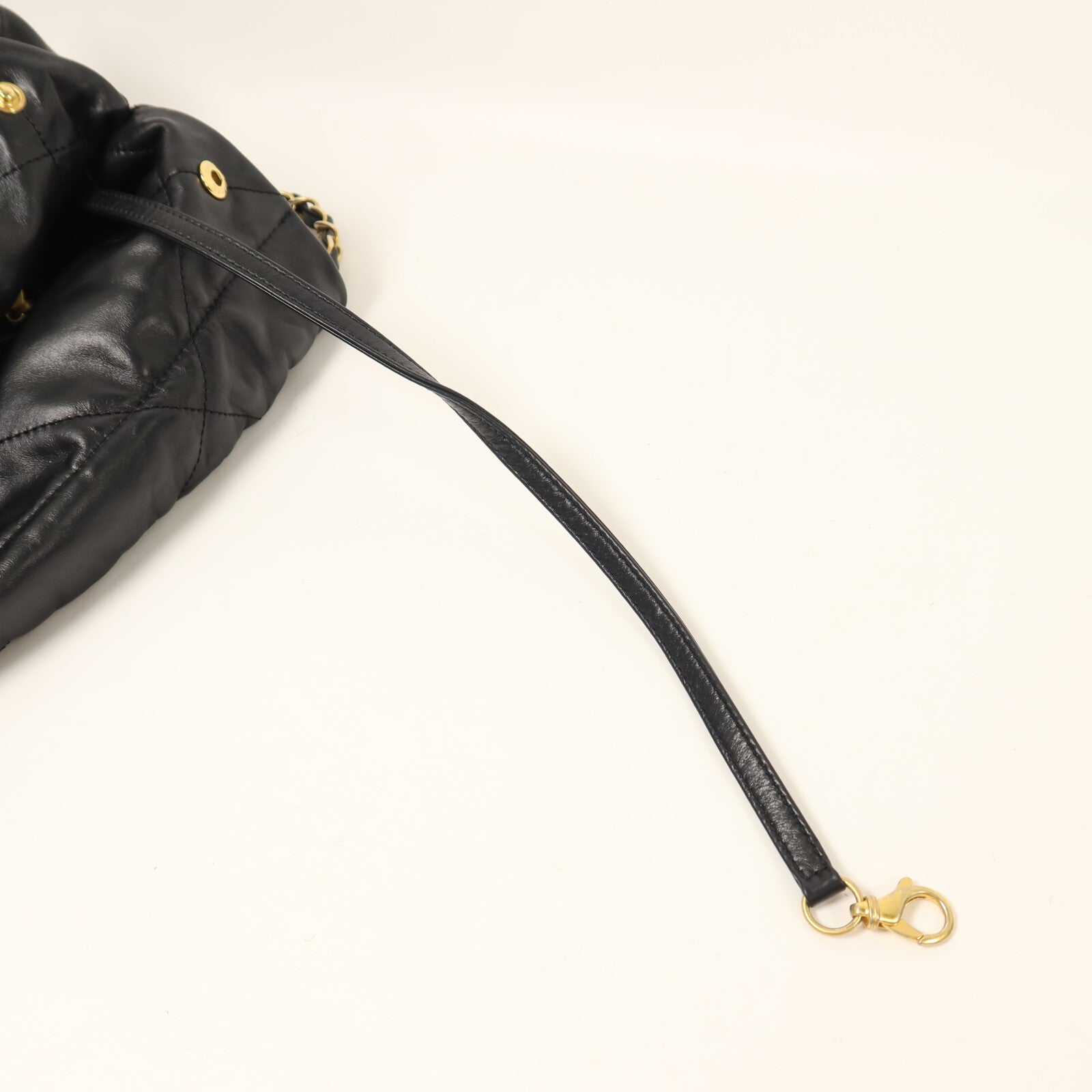 CHANEL 牛皮皮革Chanel 22 Small鏈帶肩背袋